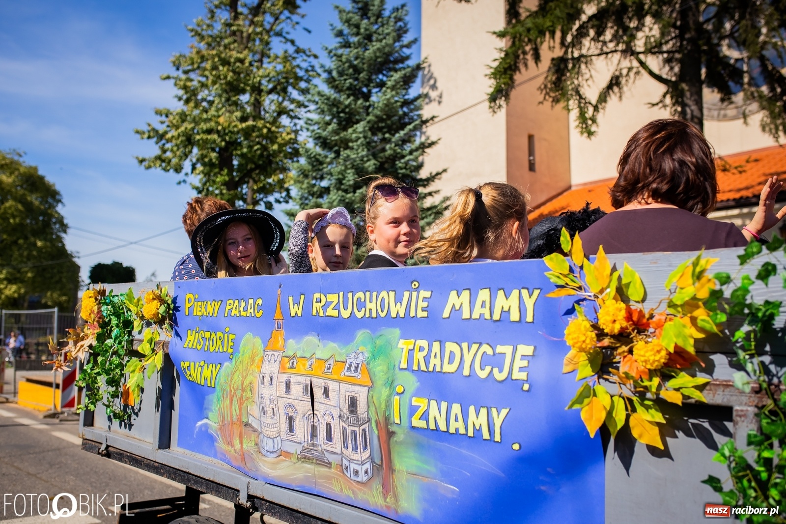 Zdjęcie w galerii na portalu naszraciborz.pl: Korowód jak maraton. Dożynki w Pogrzebieniu [FOTO i WIDEO]  wiadomości z regionu
