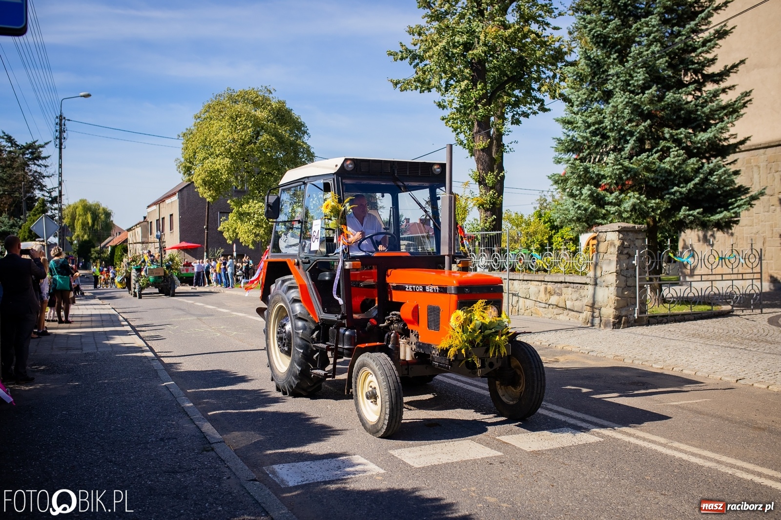 Zdjęcie w galerii na portalu naszraciborz.pl: Korowód jak maraton. Dożynki w Pogrzebieniu [FOTO i WIDEO]  wiadomości z regionu