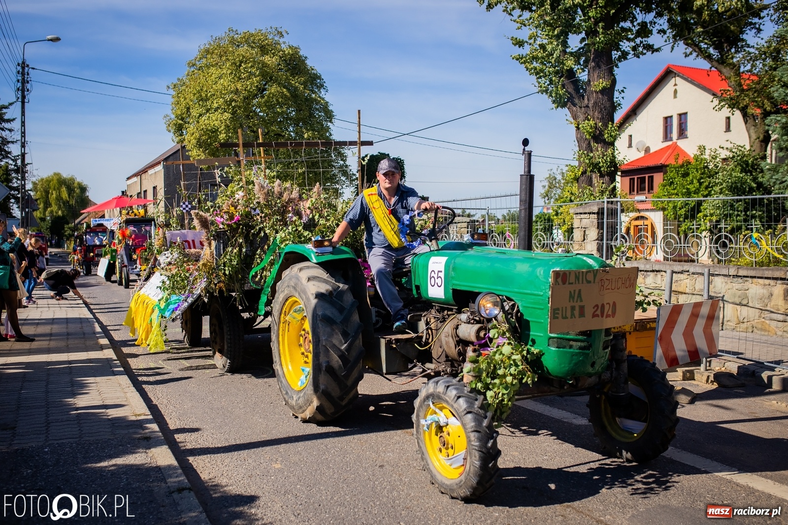 Zdjęcie w galerii na portalu naszraciborz.pl: Korowód jak maraton. Dożynki w Pogrzebieniu [FOTO i WIDEO]  wiadomości z regionu