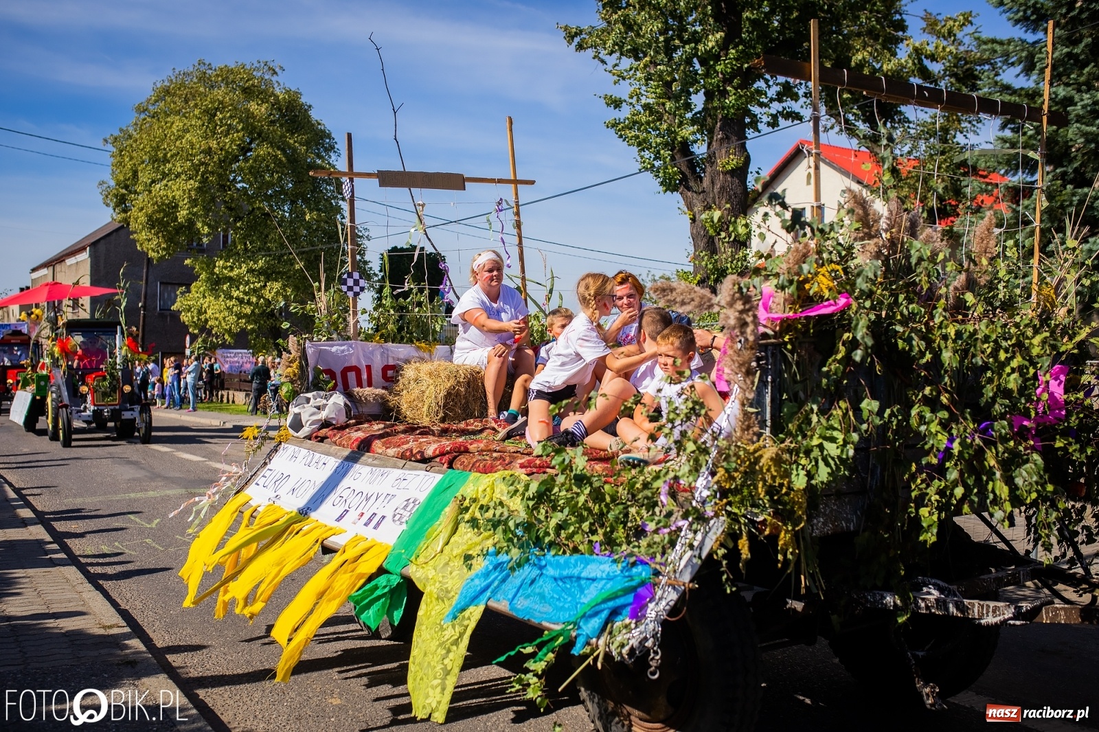 Zdjęcie w galerii na portalu naszraciborz.pl: Korowód jak maraton. Dożynki w Pogrzebieniu [FOTO i WIDEO]  wiadomości z regionu