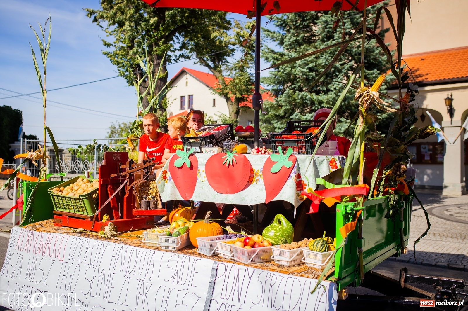 Zdjęcie w galerii na portalu naszraciborz.pl: Korowód jak maraton. Dożynki w Pogrzebieniu [FOTO i WIDEO]  wiadomości z regionu