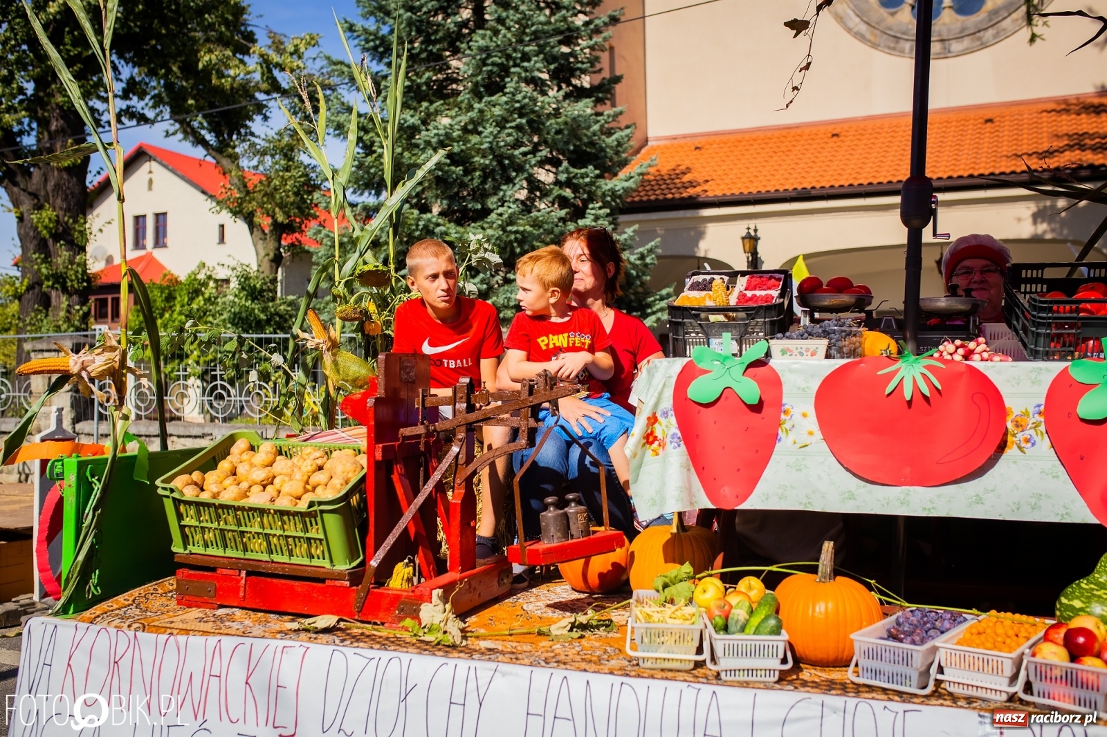 Zdjęcie w galerii na portalu naszraciborz.pl: Korowód jak maraton. Dożynki w Pogrzebieniu [FOTO i WIDEO]  wiadomości z regionu