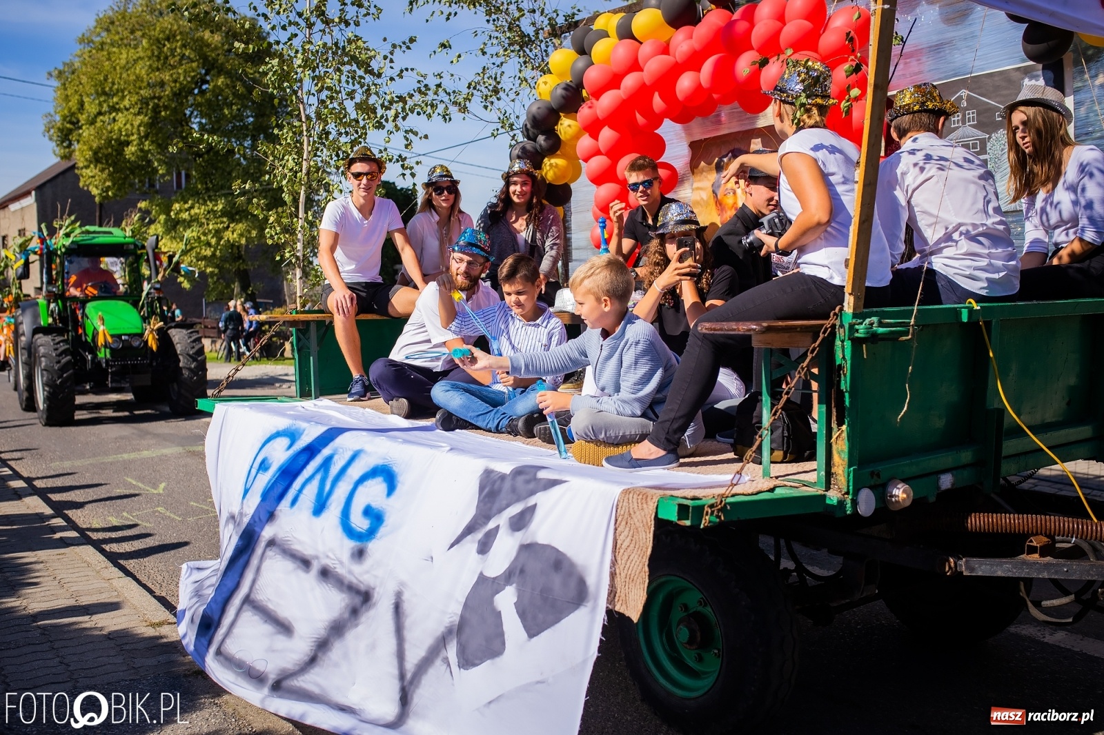 Zdjęcie w galerii na portalu naszraciborz.pl: Korowód jak maraton. Dożynki w Pogrzebieniu [FOTO i WIDEO]  wiadomości z regionu