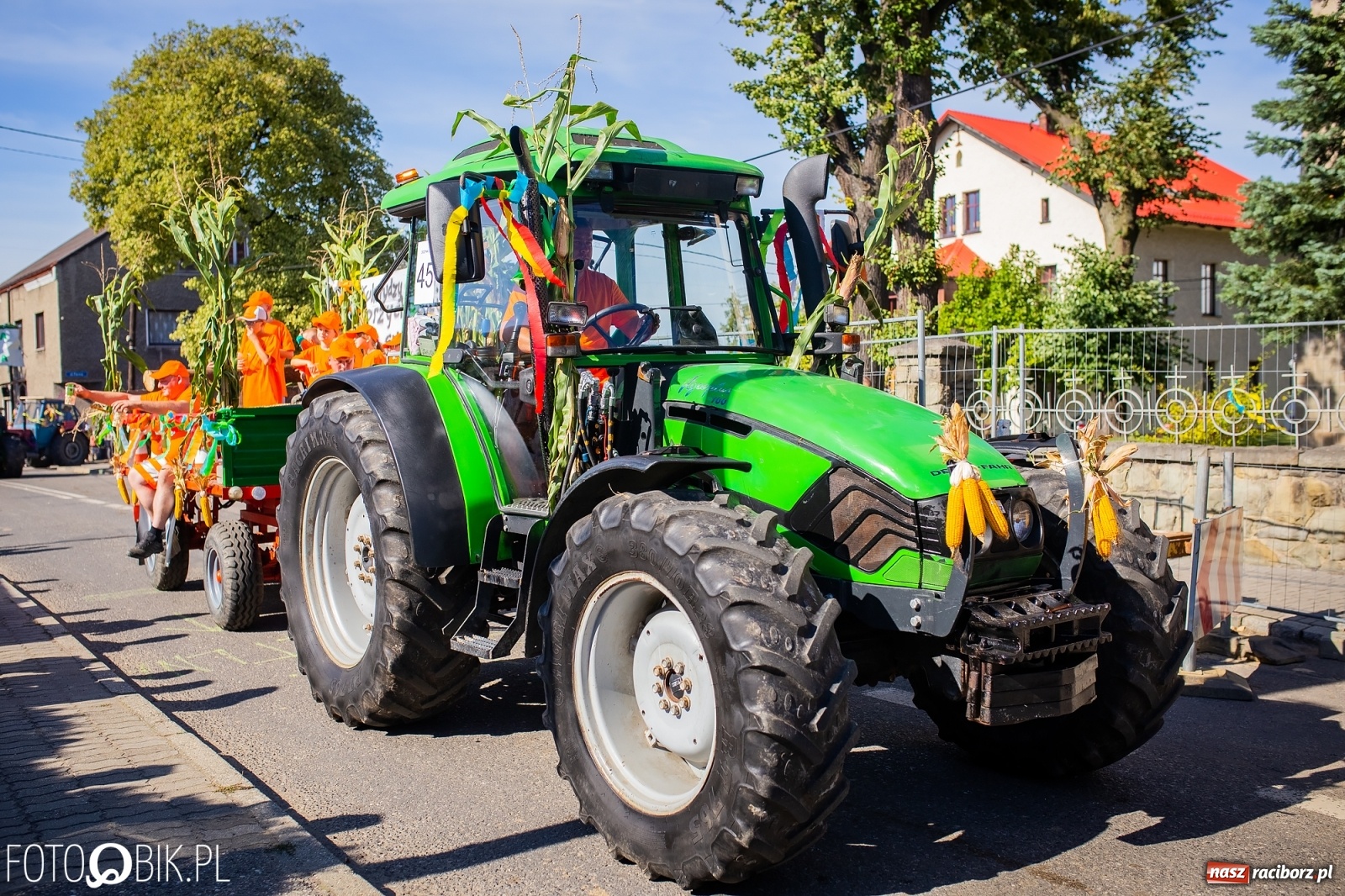Zdjęcie w galerii na portalu naszraciborz.pl: Korowód jak maraton. Dożynki w Pogrzebieniu [FOTO i WIDEO]  wiadomości z regionu