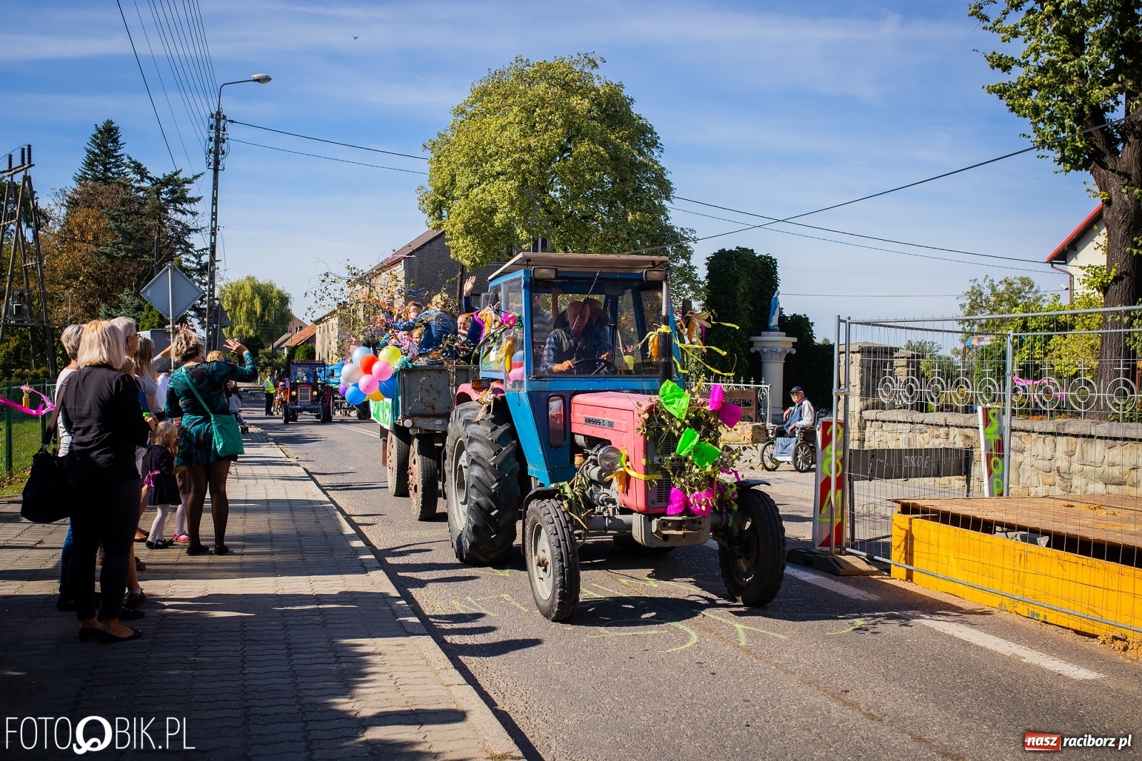 Zdjęcie w galerii na portalu naszraciborz.pl: Korowód jak maraton. Dożynki w Pogrzebieniu [FOTO i WIDEO]  wiadomości z regionu