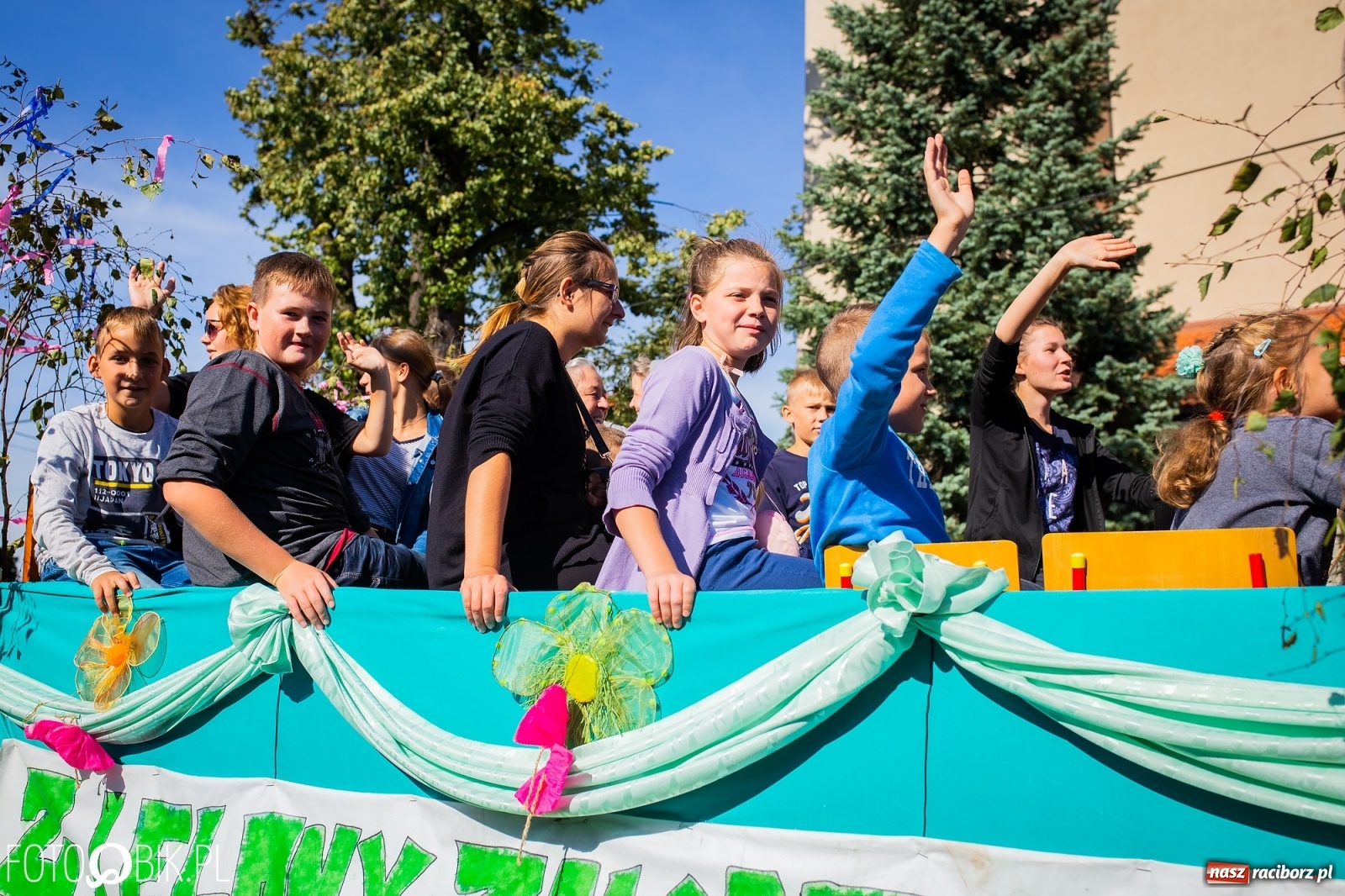 Zdjęcie w galerii na portalu naszraciborz.pl: Korowód jak maraton. Dożynki w Pogrzebieniu [FOTO i WIDEO]  wiadomości z regionu