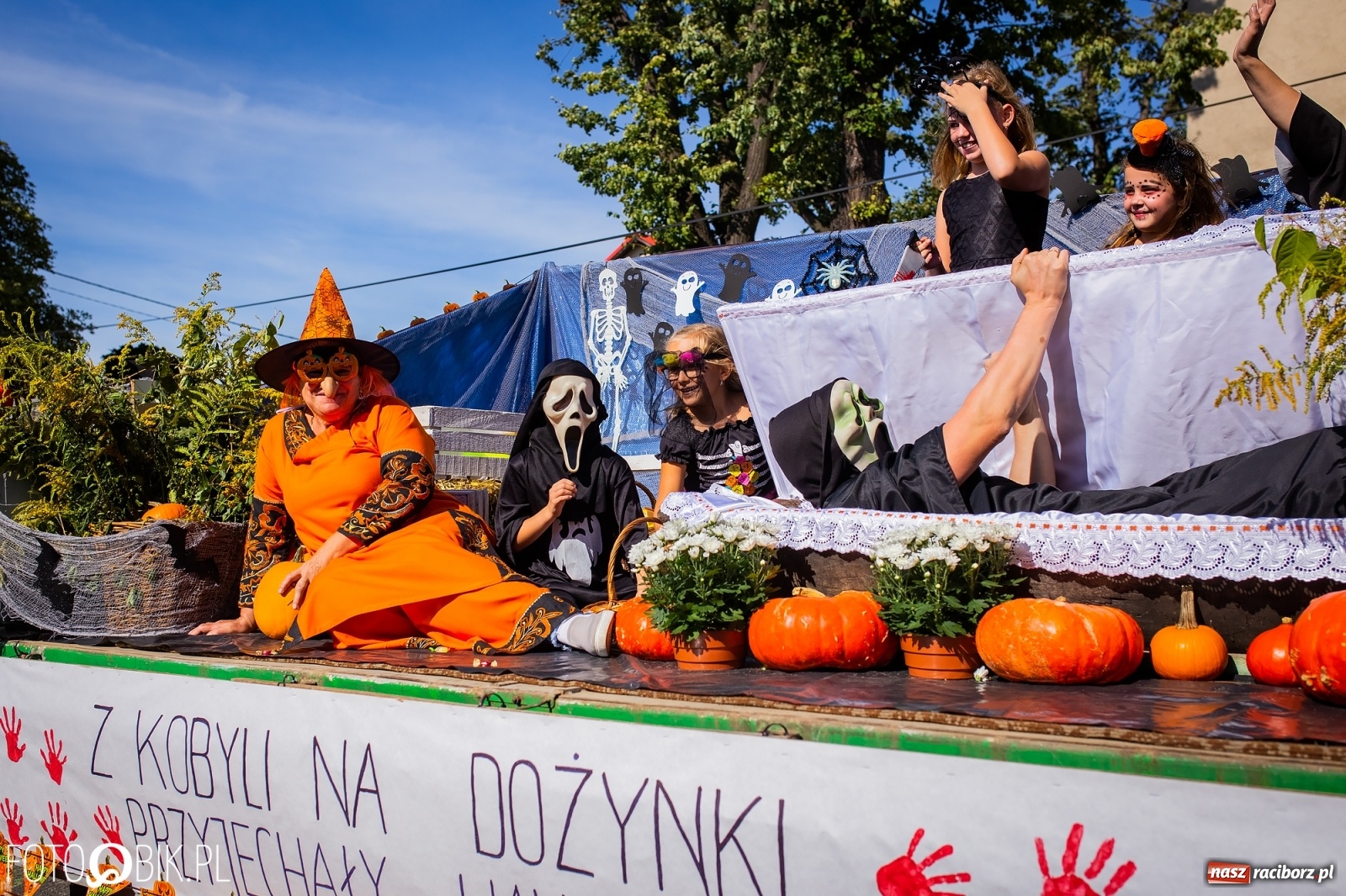 Zdjęcie w galerii na portalu naszraciborz.pl: Korowód jak maraton. Dożynki w Pogrzebieniu [FOTO i WIDEO]  wiadomości z regionu
