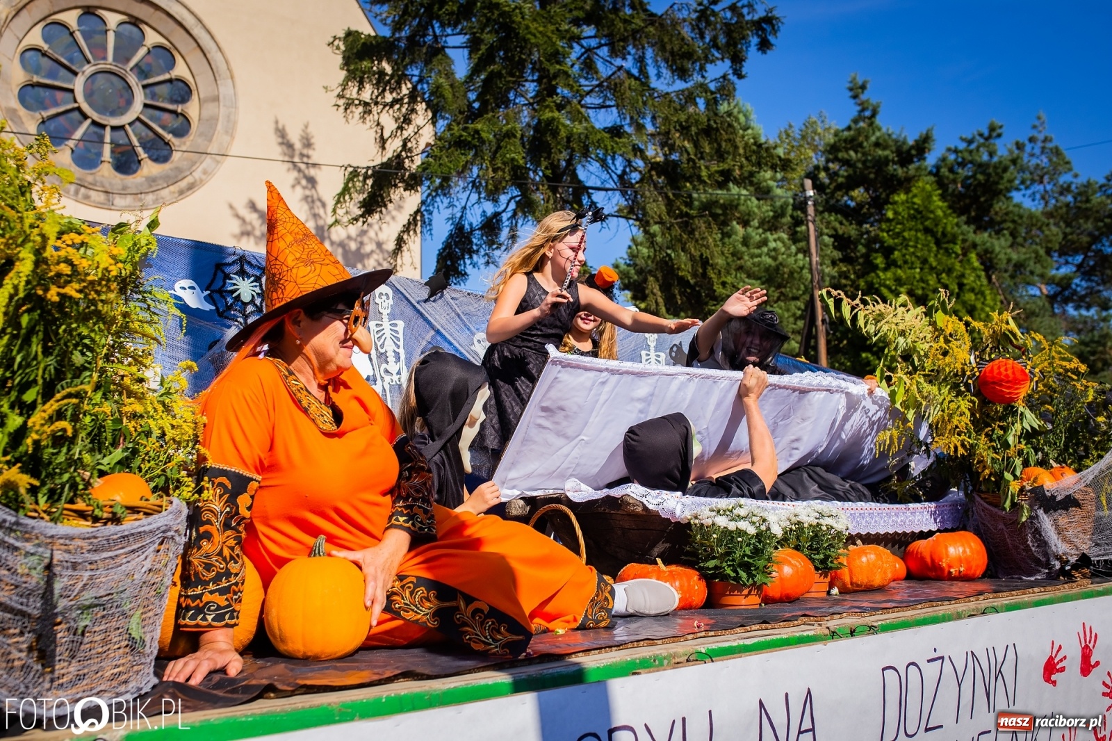 Zdjęcie w galerii na portalu naszraciborz.pl: Korowód jak maraton. Dożynki w Pogrzebieniu [FOTO i WIDEO]  wiadomości z regionu