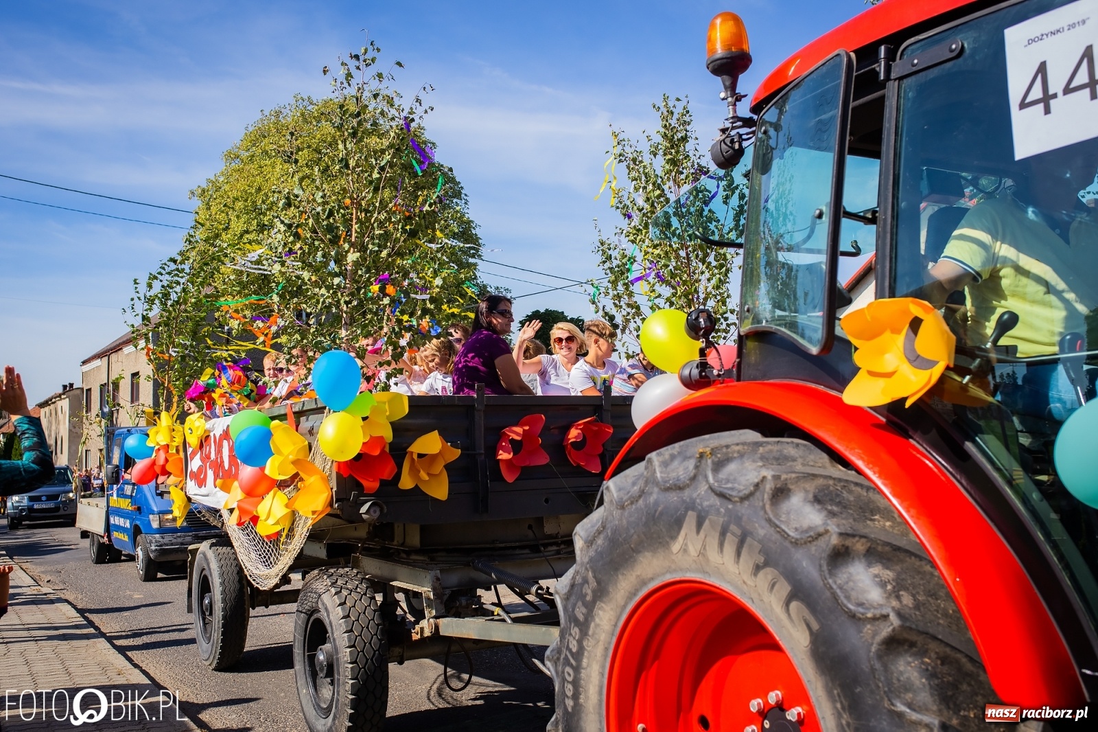 Zdjęcie w galerii na portalu naszraciborz.pl: Korowód jak maraton. Dożynki w Pogrzebieniu [FOTO i WIDEO]  wiadomości z regionu