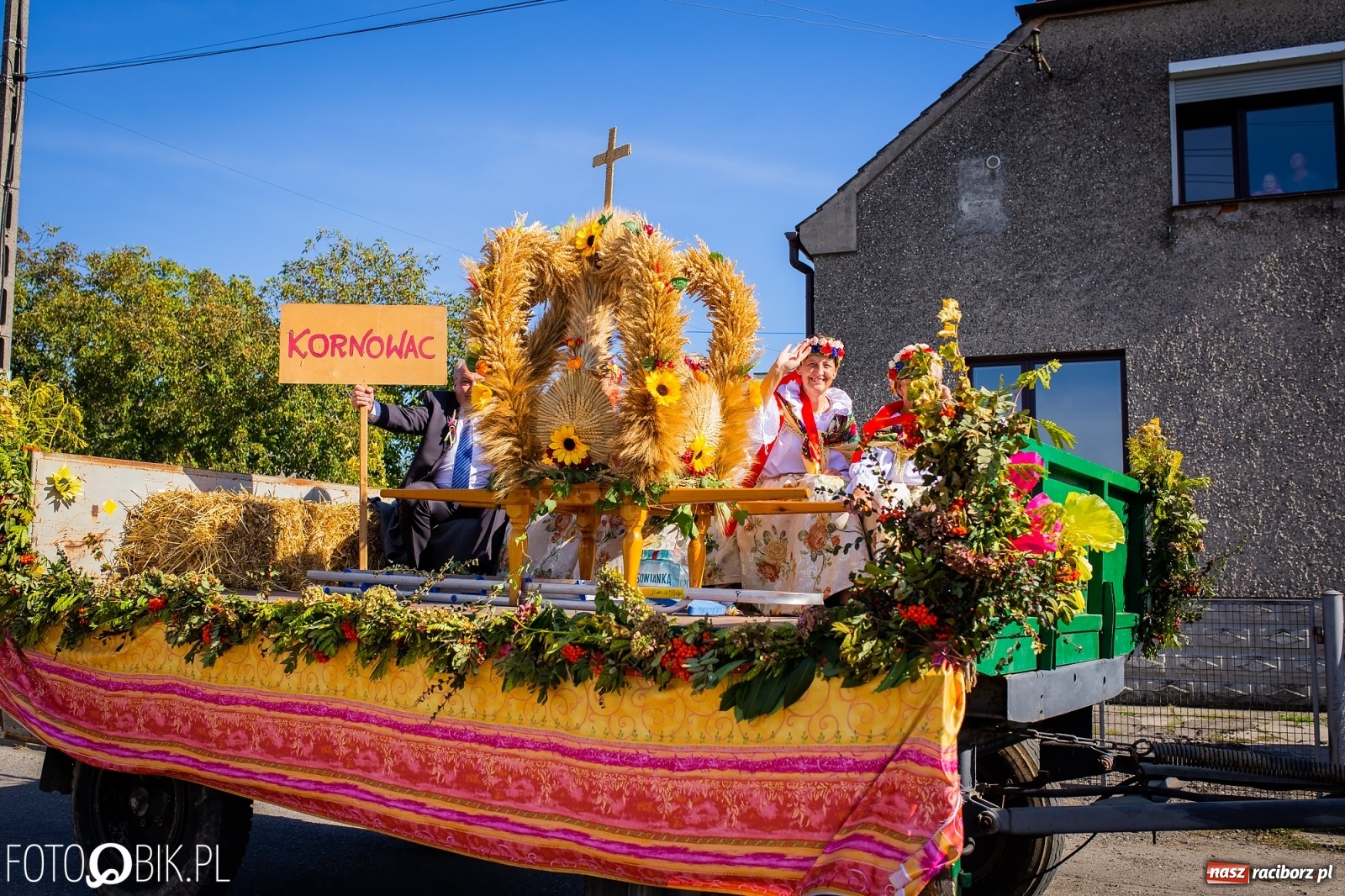Zdjęcie w galerii na portalu naszraciborz.pl: Korowód jak maraton. Dożynki w Pogrzebieniu [FOTO i WIDEO]  wiadomości z regionu