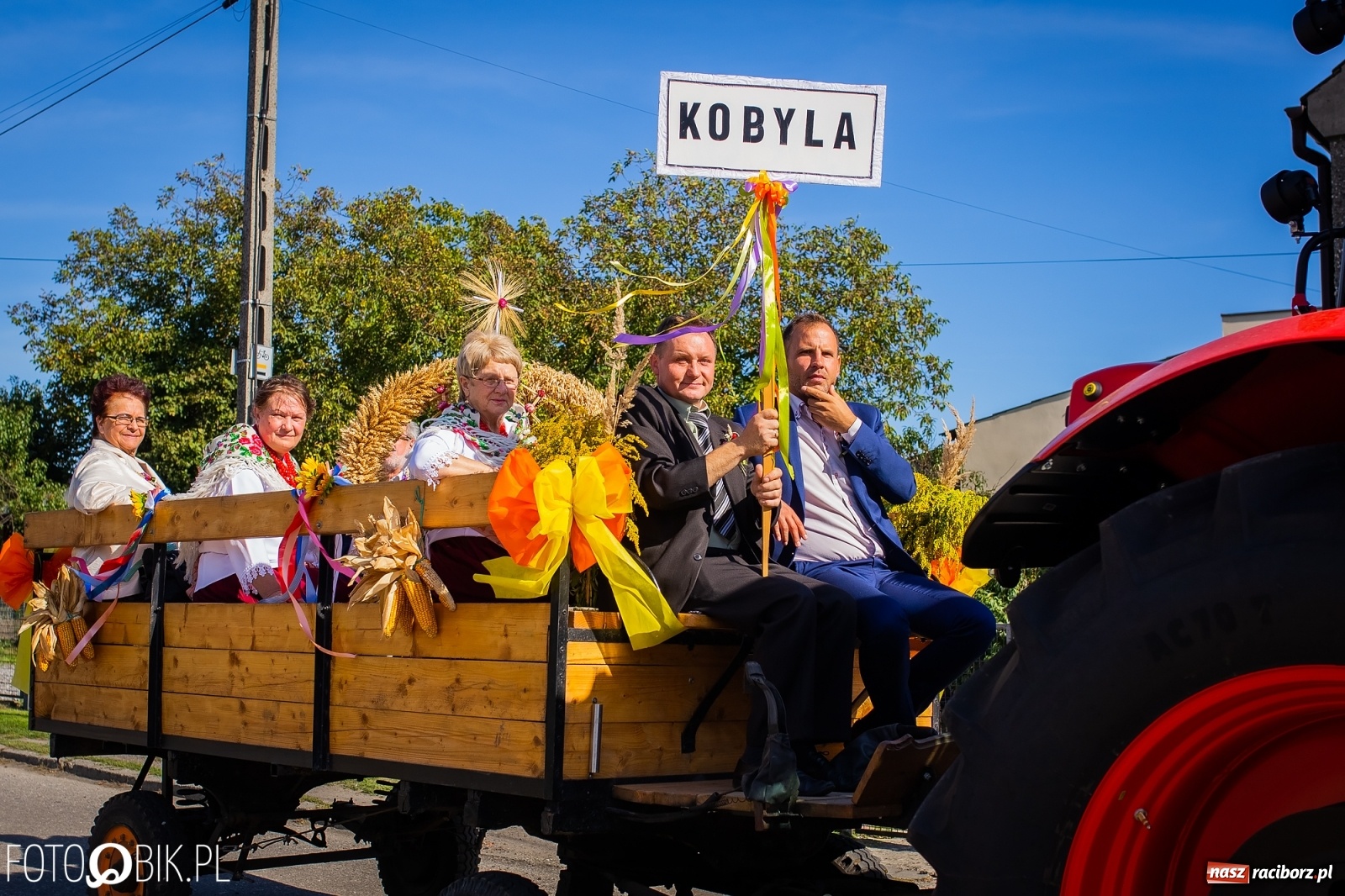 Zdjęcie w galerii na portalu naszraciborz.pl: Korowód jak maraton. Dożynki w Pogrzebieniu [FOTO i WIDEO]  wiadomości z regionu