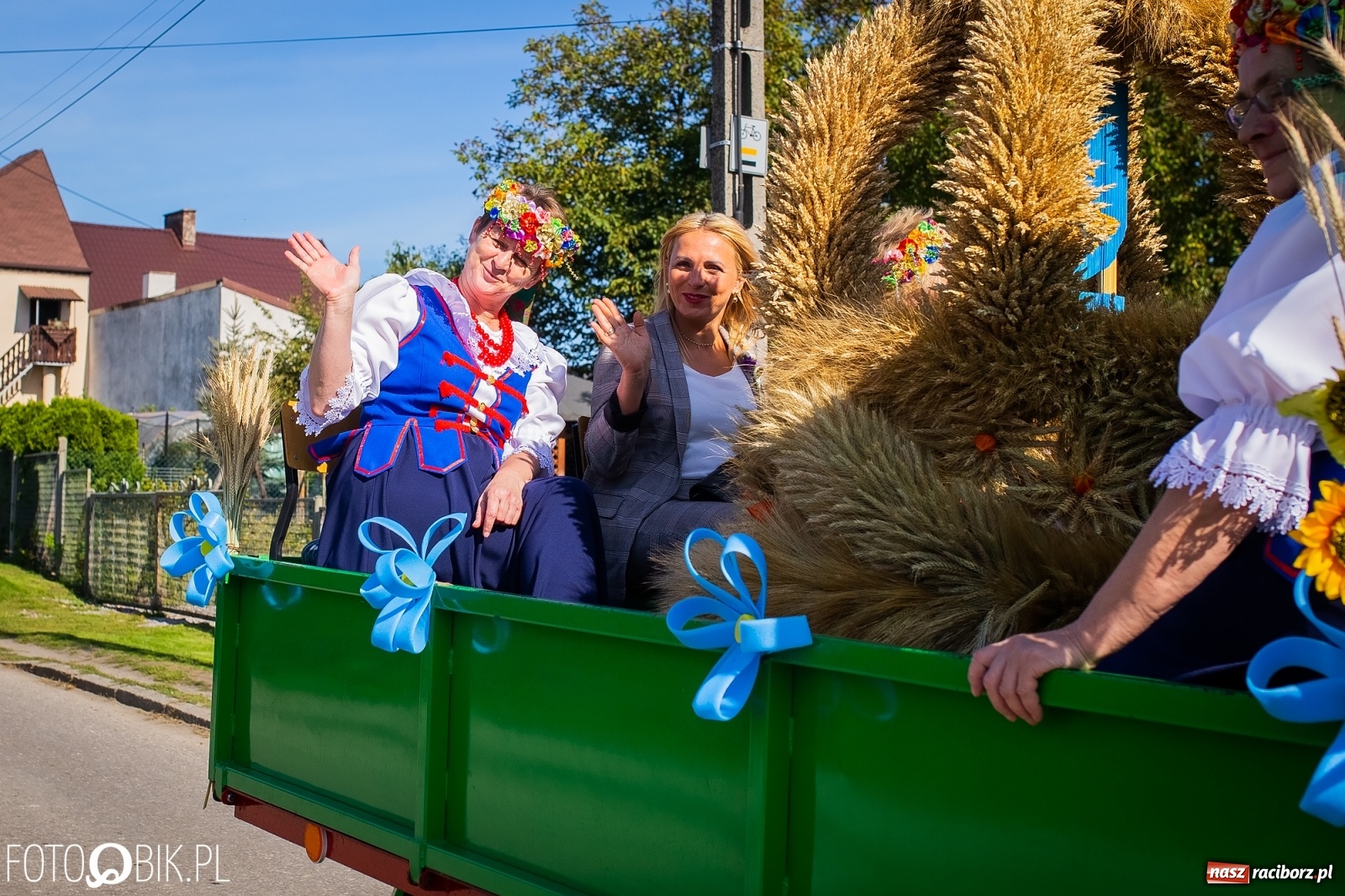 Zdjęcie w galerii na portalu naszraciborz.pl: Korowód jak maraton. Dożynki w Pogrzebieniu [FOTO i WIDEO]  wiadomości z regionu