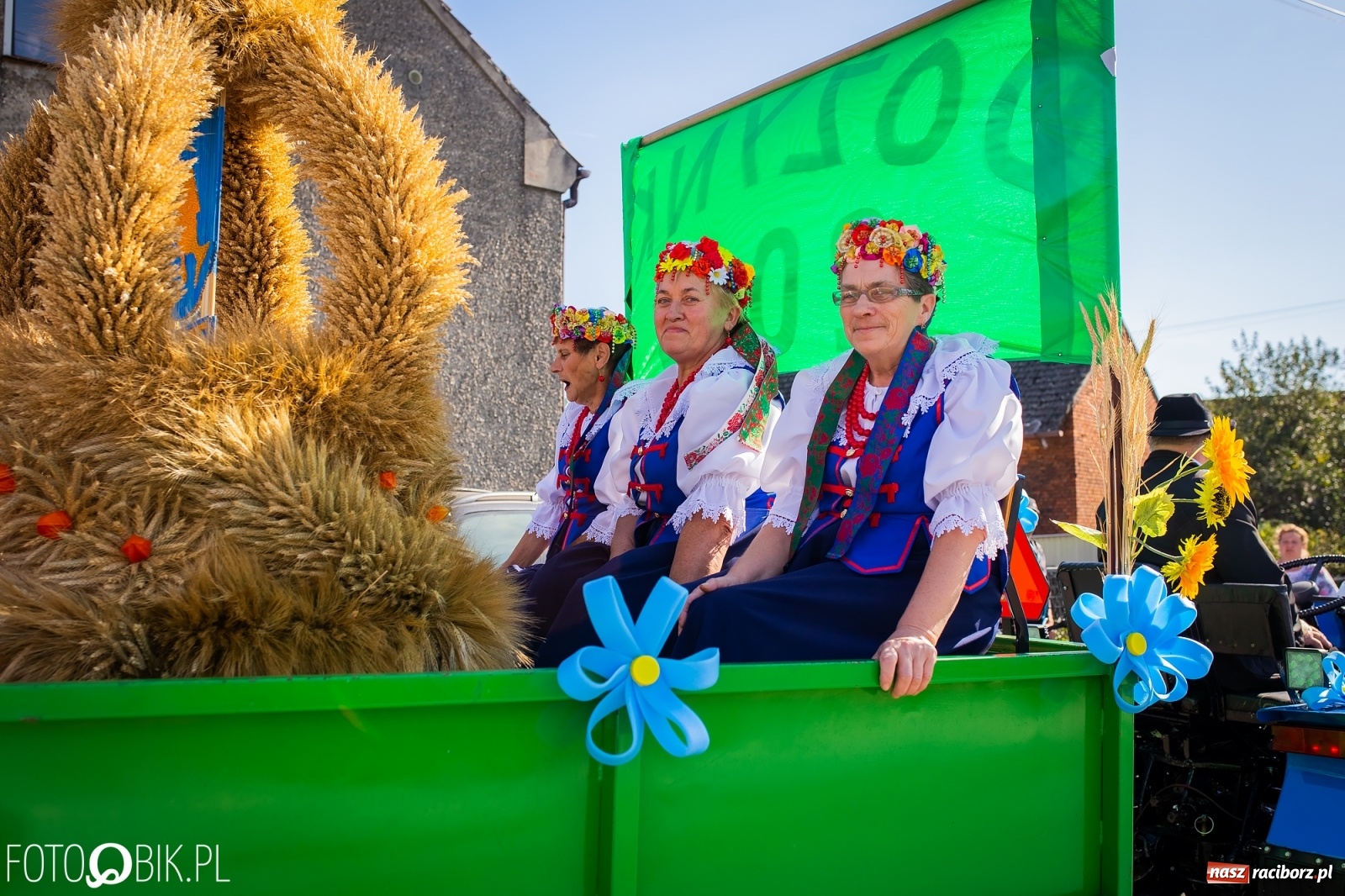 Zdjęcie w galerii na portalu naszraciborz.pl: Korowód jak maraton. Dożynki w Pogrzebieniu [FOTO i WIDEO]  wiadomości z regionu