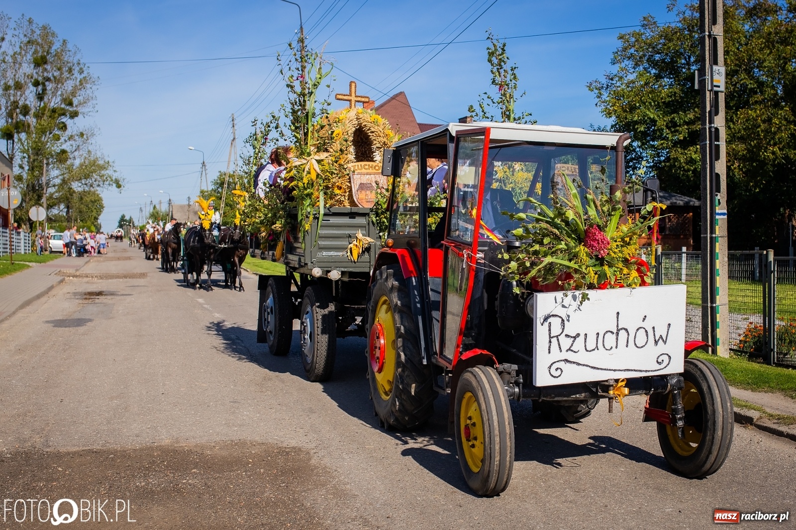 Zdjęcie w galerii na portalu naszraciborz.pl: Korowód jak maraton. Dożynki w Pogrzebieniu [FOTO i WIDEO]  wiadomości z regionu