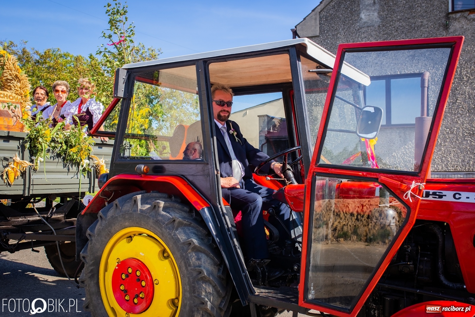 Zdjęcie w galerii na portalu naszraciborz.pl: Korowód jak maraton. Dożynki w Pogrzebieniu [FOTO i WIDEO]  wiadomości z regionu