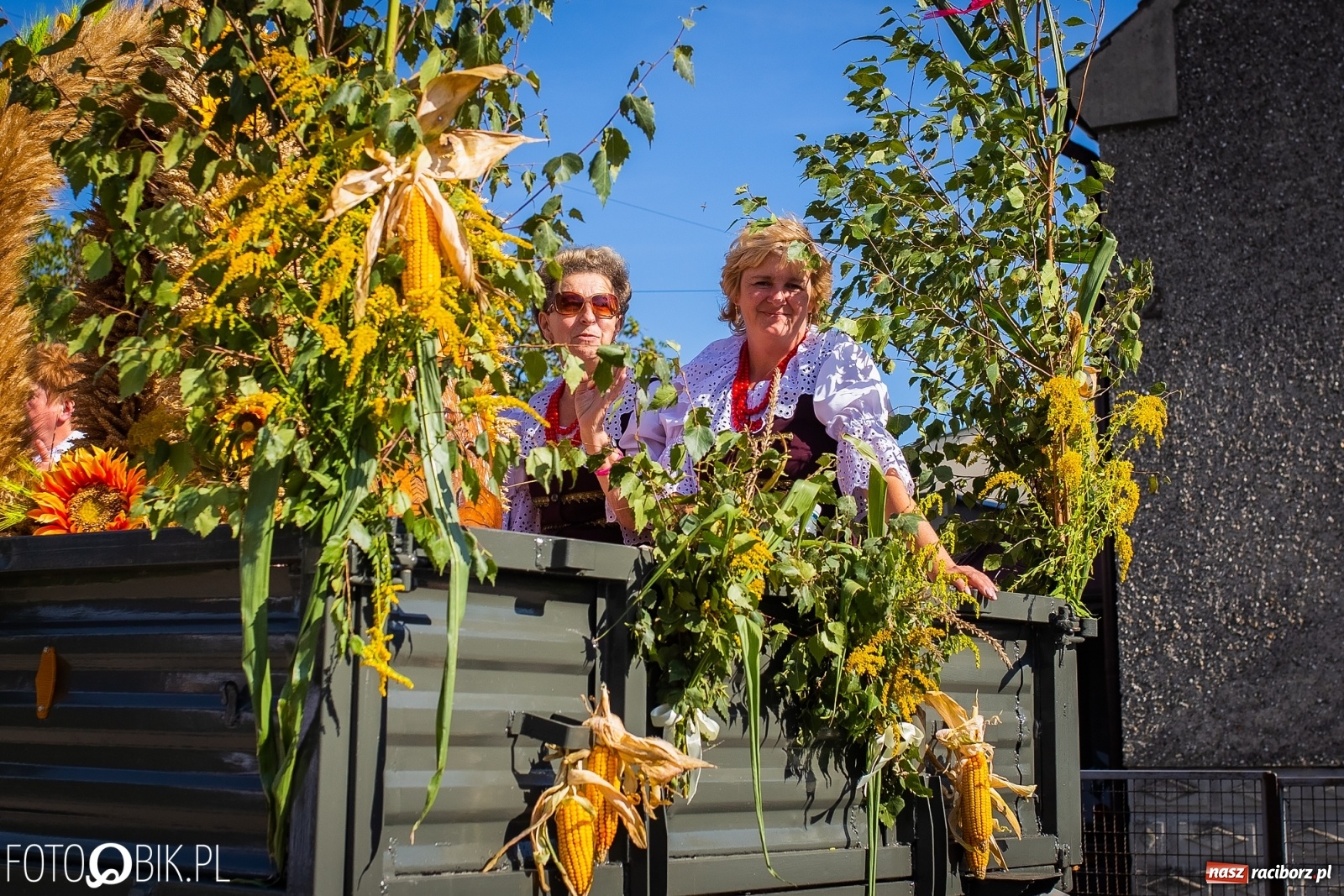 Zdjęcie w galerii na portalu naszraciborz.pl: Korowód jak maraton. Dożynki w Pogrzebieniu [FOTO i WIDEO]  wiadomości z regionu