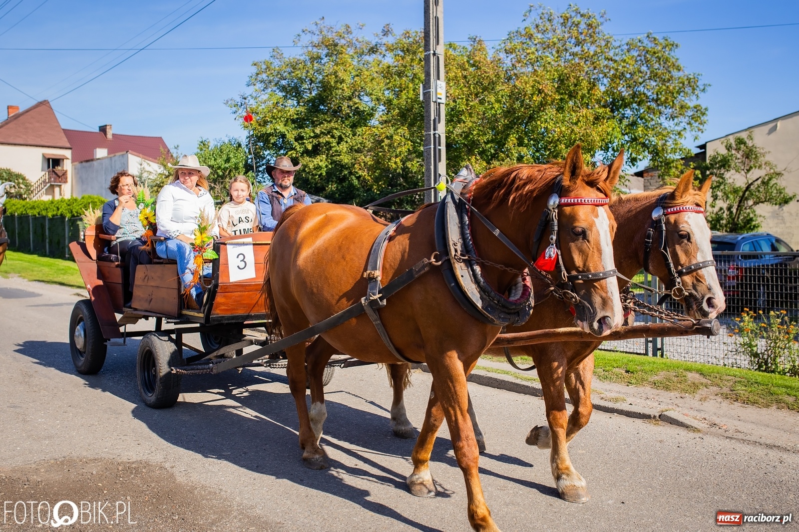 Zdjęcie w galerii na portalu naszraciborz.pl: Korowód jak maraton. Dożynki w Pogrzebieniu [FOTO i WIDEO]  wiadomości z regionu