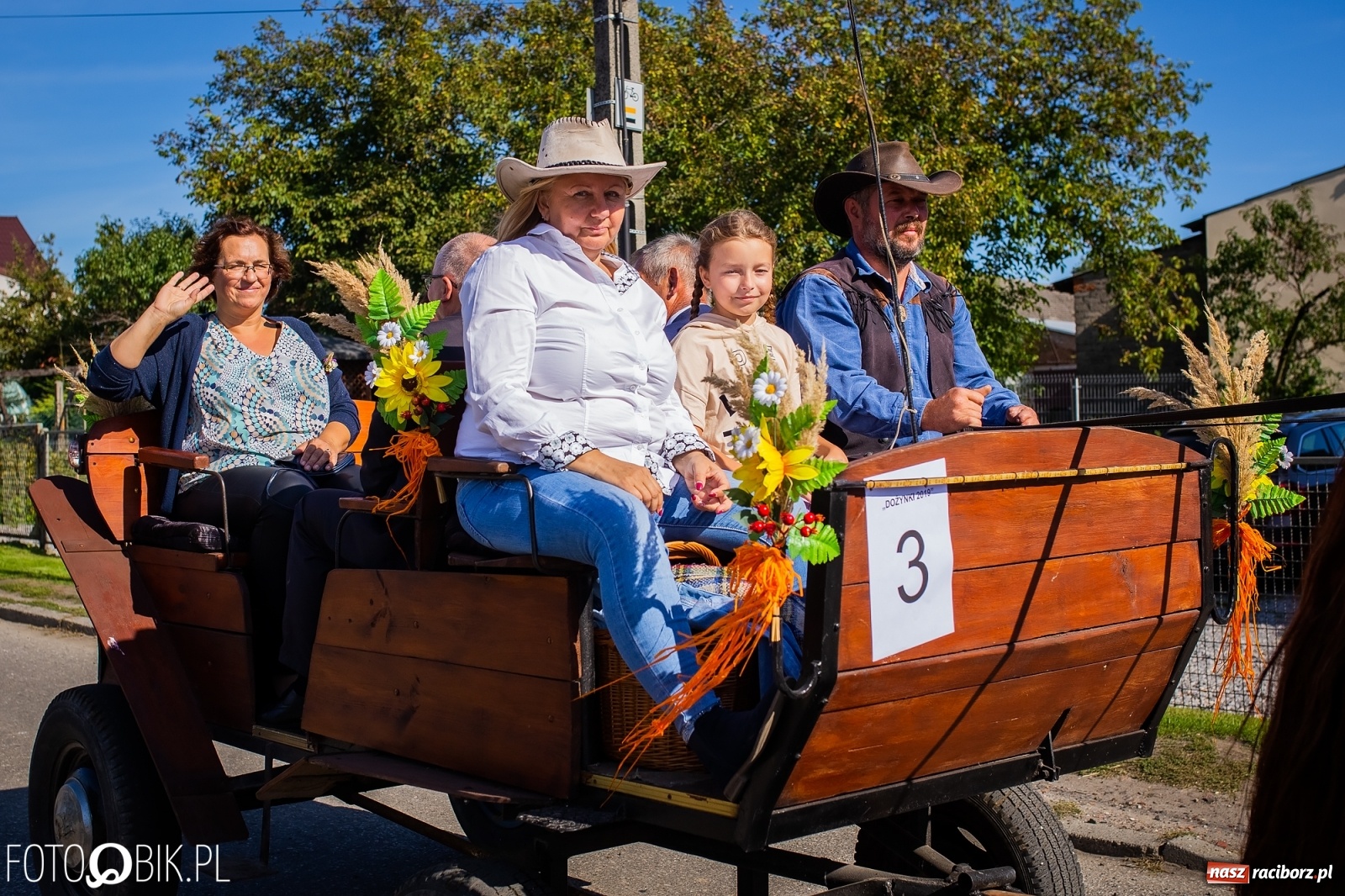 Zdjęcie w galerii na portalu naszraciborz.pl: Korowód jak maraton. Dożynki w Pogrzebieniu [FOTO i WIDEO]  wiadomości z regionu