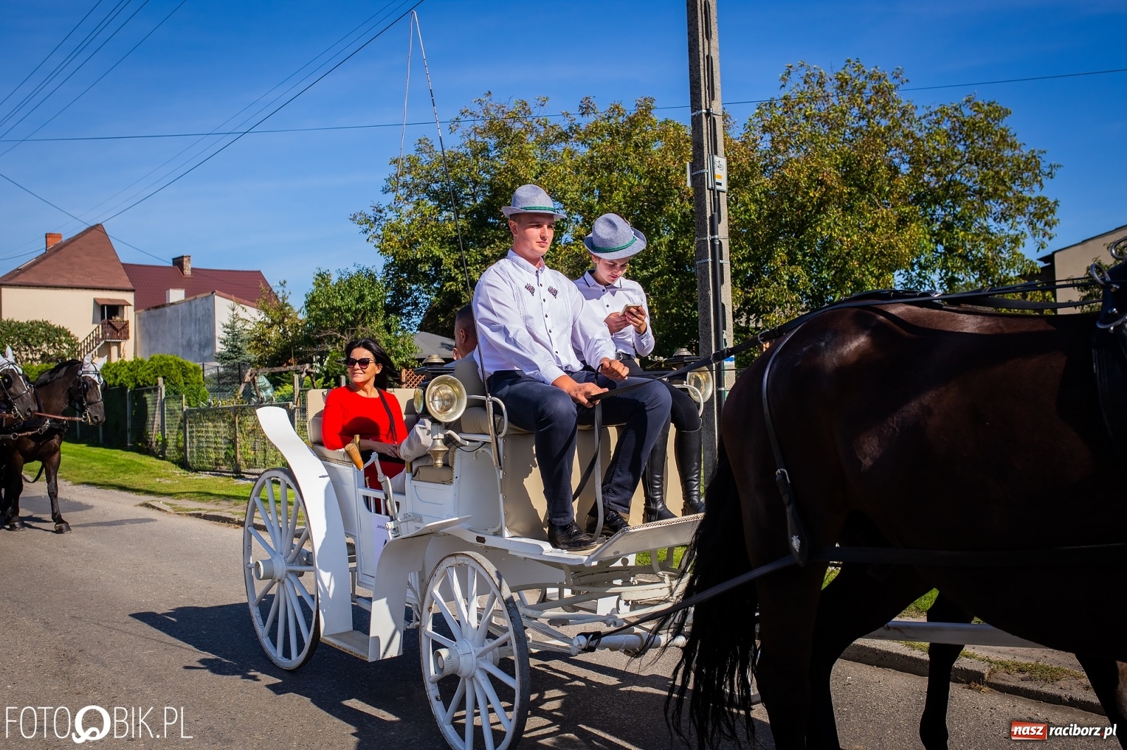 Zdjęcie w galerii na portalu naszraciborz.pl: Korowód jak maraton. Dożynki w Pogrzebieniu [FOTO i WIDEO]  wiadomości z regionu