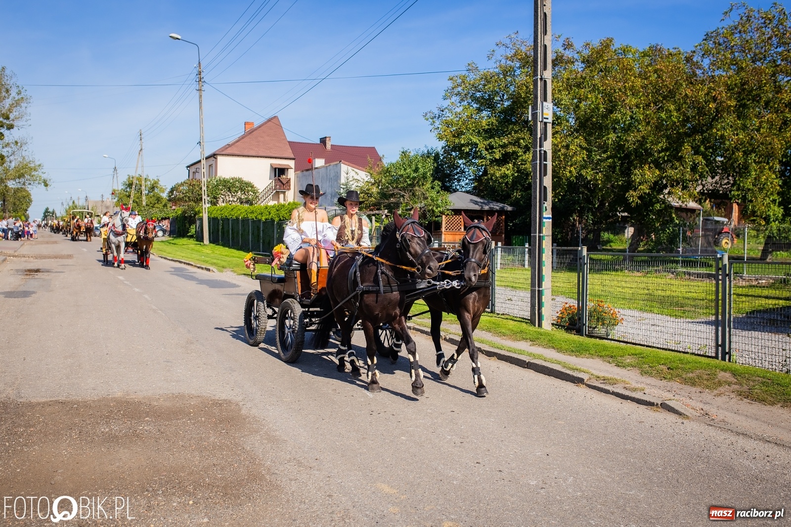 Zdjęcie w galerii na portalu naszraciborz.pl: Korowód jak maraton. Dożynki w Pogrzebieniu [FOTO i WIDEO]  wiadomości z regionu