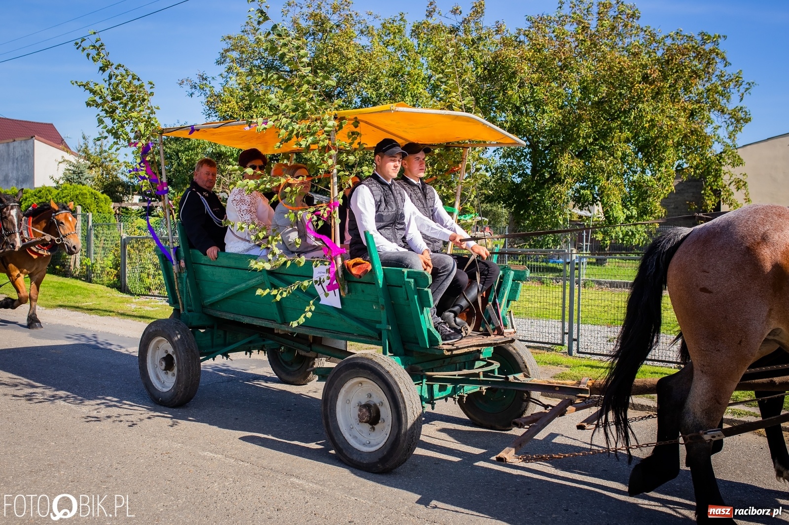 Zdjęcie w galerii na portalu naszraciborz.pl: Korowód jak maraton. Dożynki w Pogrzebieniu [FOTO i WIDEO]  wiadomości z regionu
