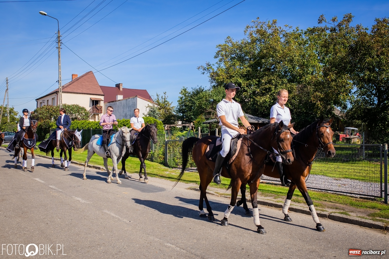 Zdjęcie w galerii na portalu naszraciborz.pl: Korowód jak maraton. Dożynki w Pogrzebieniu [FOTO i WIDEO]  wiadomości z regionu