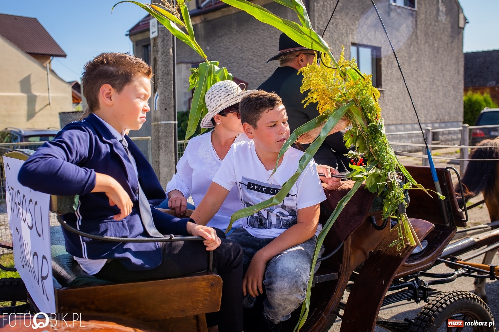 Zdjęcie w galerii na portalu naszraciborz.pl: Korowód jak maraton. Dożynki w Pogrzebieniu [FOTO i WIDEO]  wiadomości z regionu