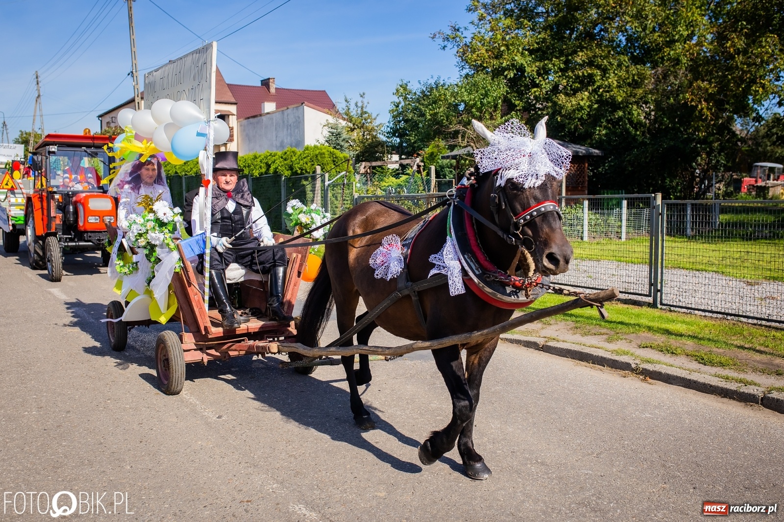Zdjęcie w galerii na portalu naszraciborz.pl: Korowód jak maraton. Dożynki w Pogrzebieniu [FOTO i WIDEO]  wiadomości z regionu
