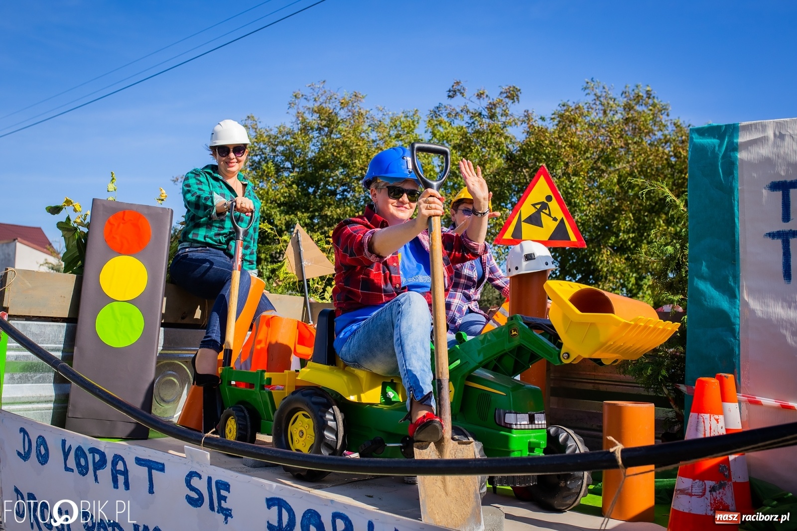 Zdjęcie w galerii na portalu naszraciborz.pl: Korowód jak maraton. Dożynki w Pogrzebieniu [FOTO i WIDEO]  wiadomości z regionu