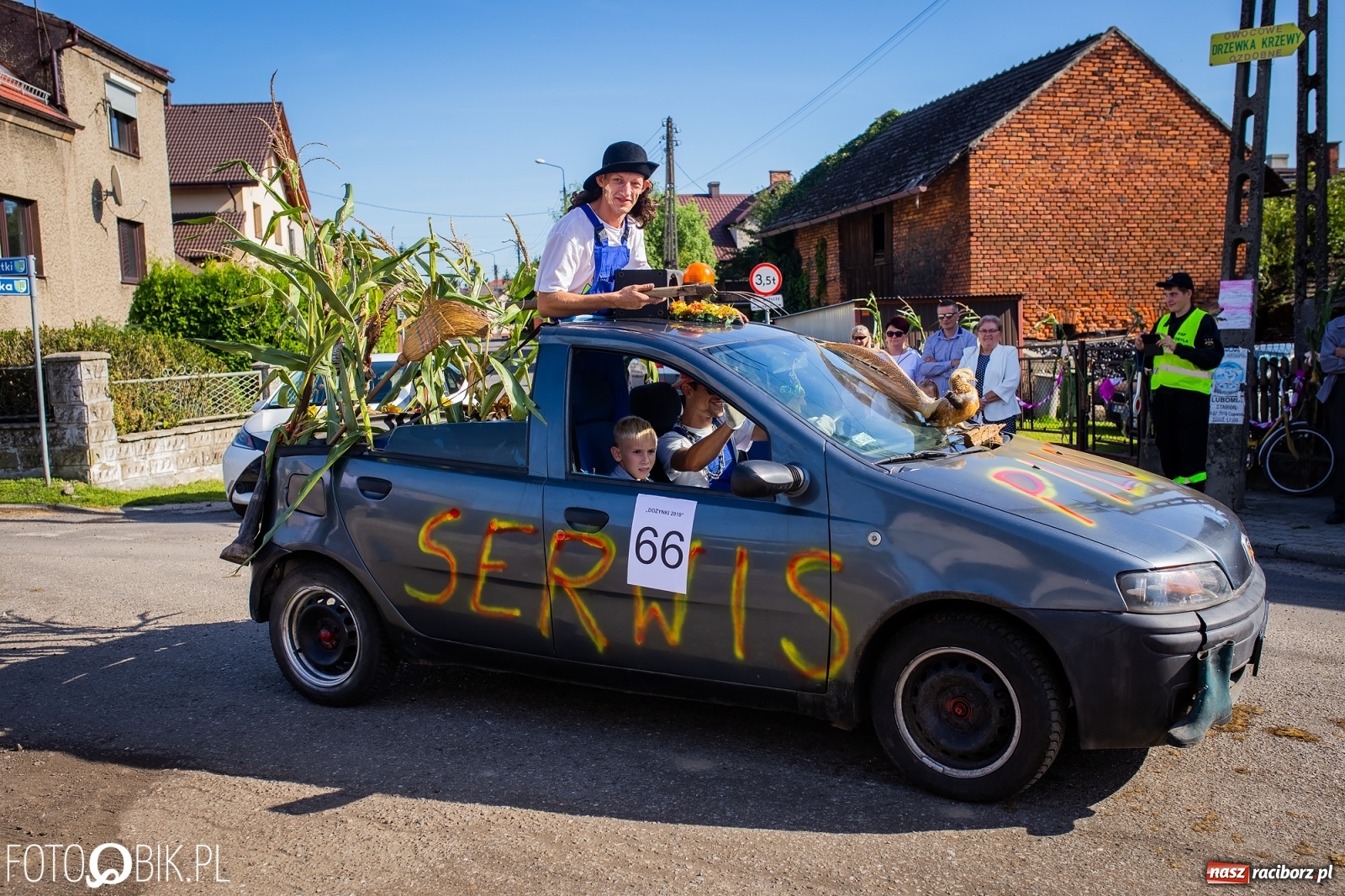 Zdjęcie w galerii na portalu naszraciborz.pl: Korowód jak maraton. Dożynki w Pogrzebieniu [FOTO i WIDEO]  wiadomości z regionu