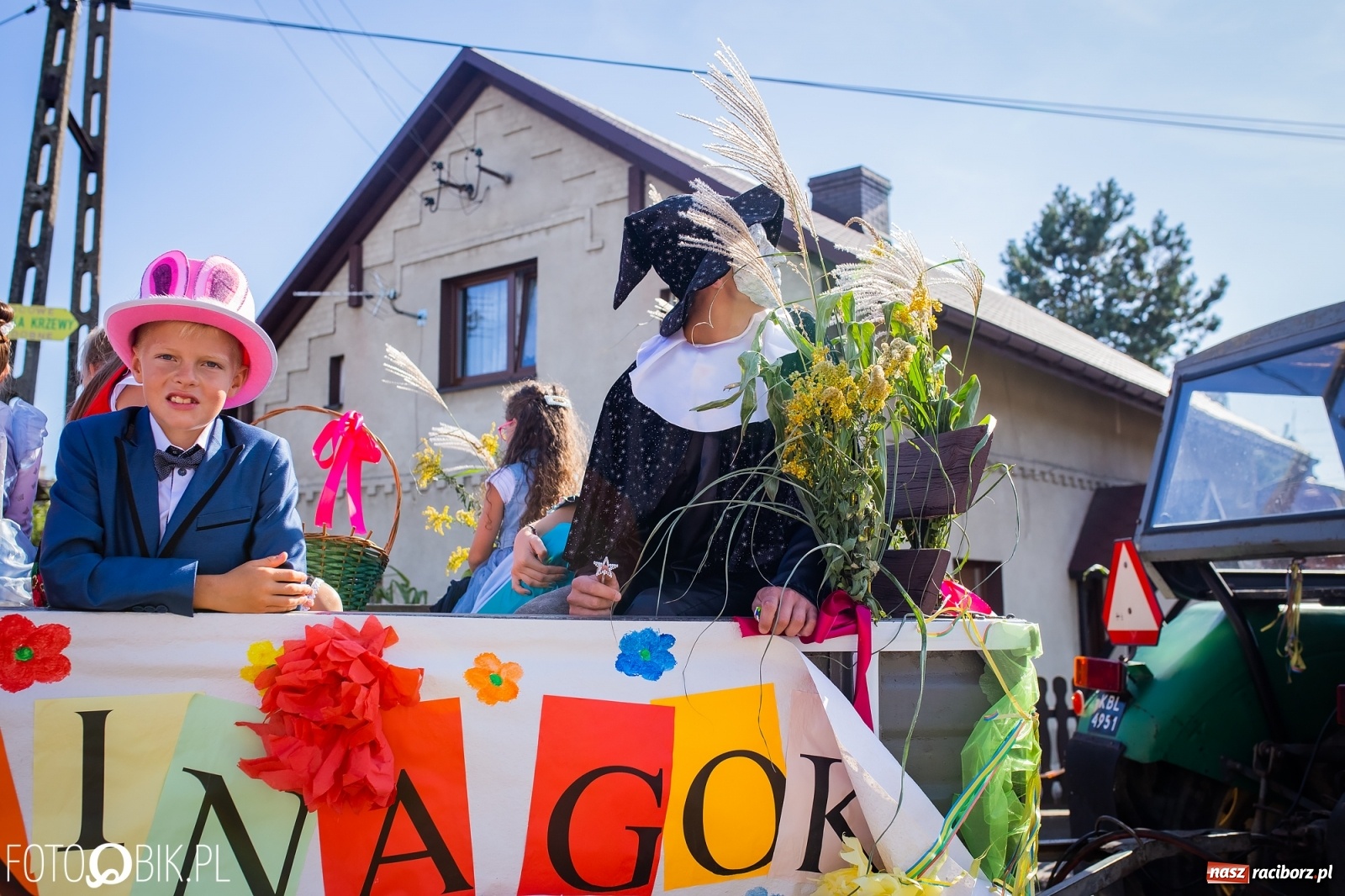 Zdjęcie w galerii na portalu naszraciborz.pl: Korowód jak maraton. Dożynki w Pogrzebieniu [FOTO i WIDEO]  wiadomości z regionu