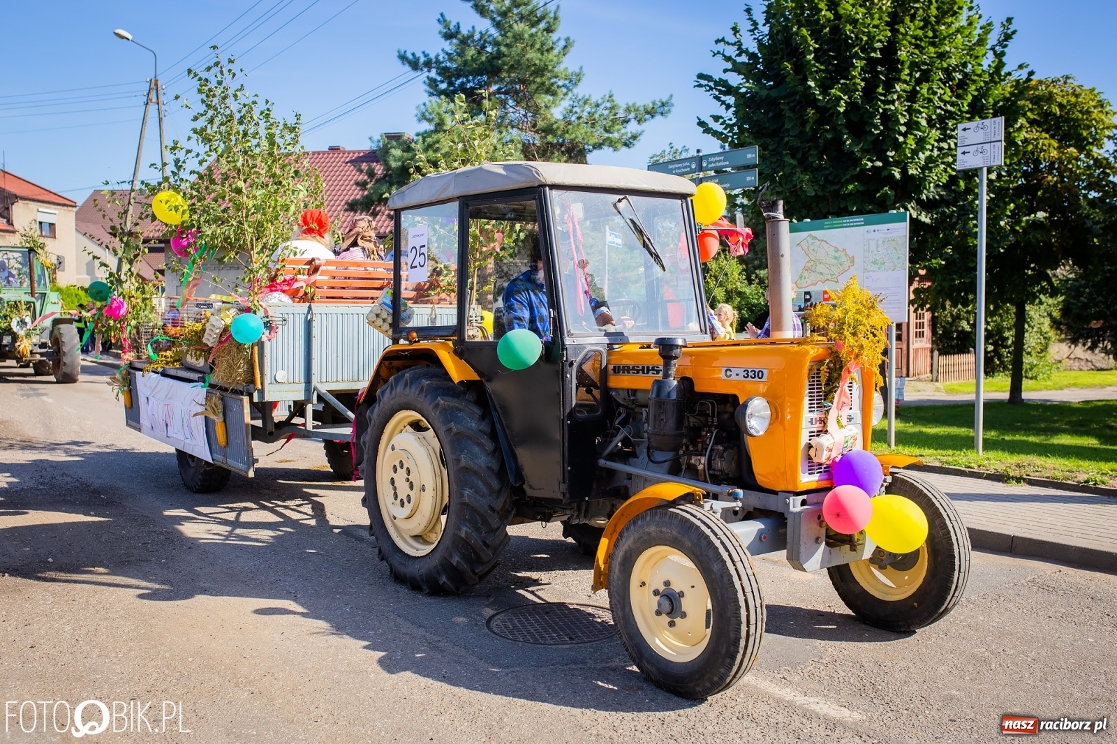 Zdjęcie w galerii na portalu naszraciborz.pl: Korowód jak maraton. Dożynki w Pogrzebieniu [FOTO i WIDEO]  wiadomości z regionu