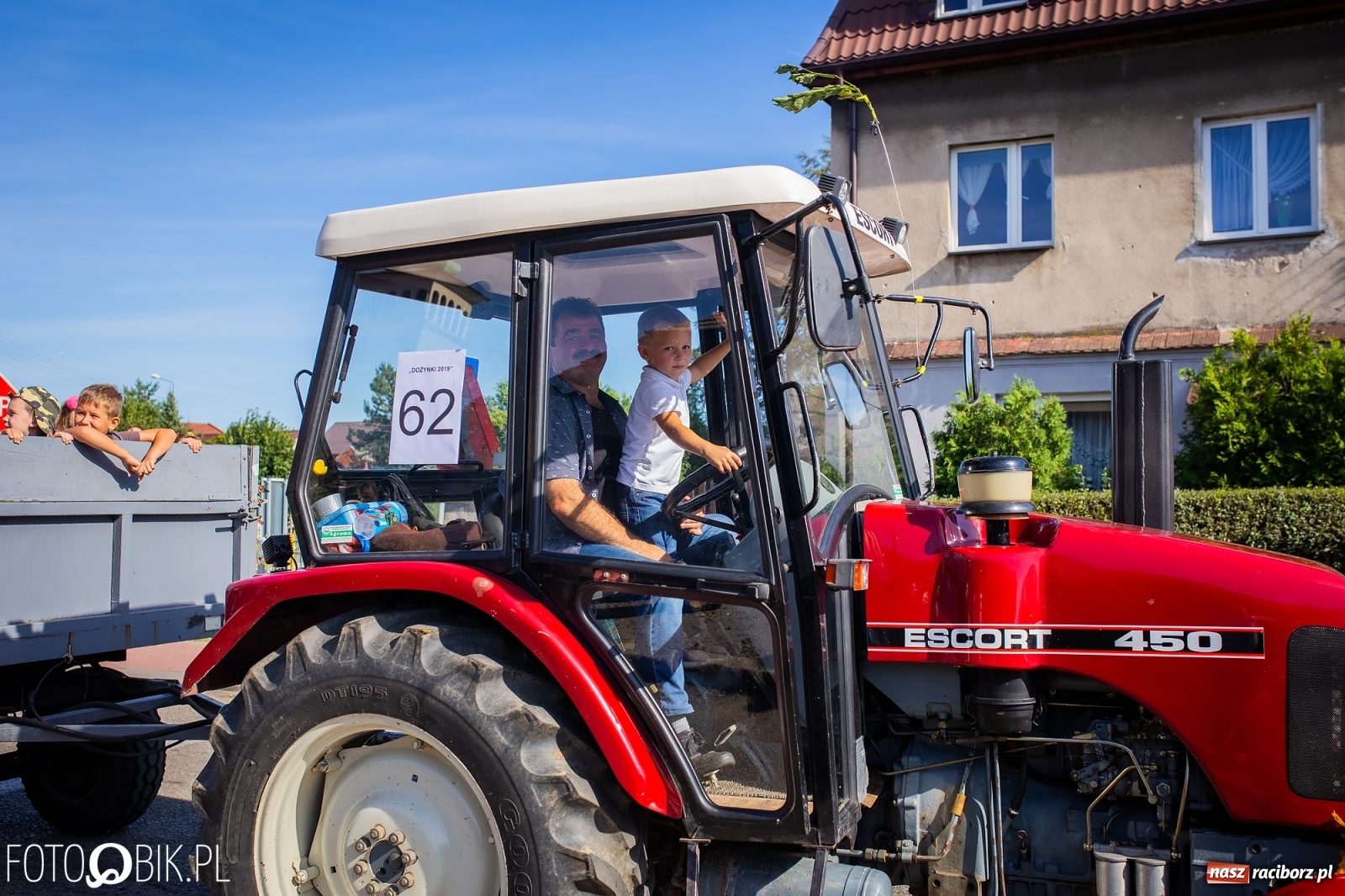 Zdjęcie w galerii na portalu naszraciborz.pl: Korowód jak maraton. Dożynki w Pogrzebieniu [FOTO i WIDEO]  wiadomości z regionu