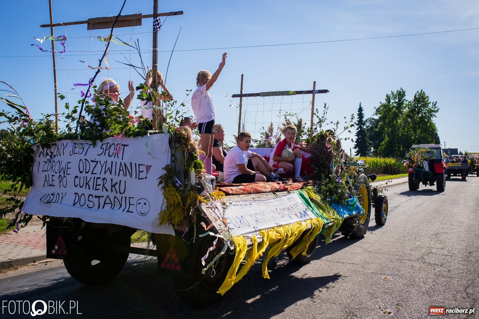Zdjęcie w galerii na portalu naszraciborz.pl: Korowód jak maraton. Dożynki w Pogrzebieniu [FOTO i WIDEO]  wiadomości z regionu
