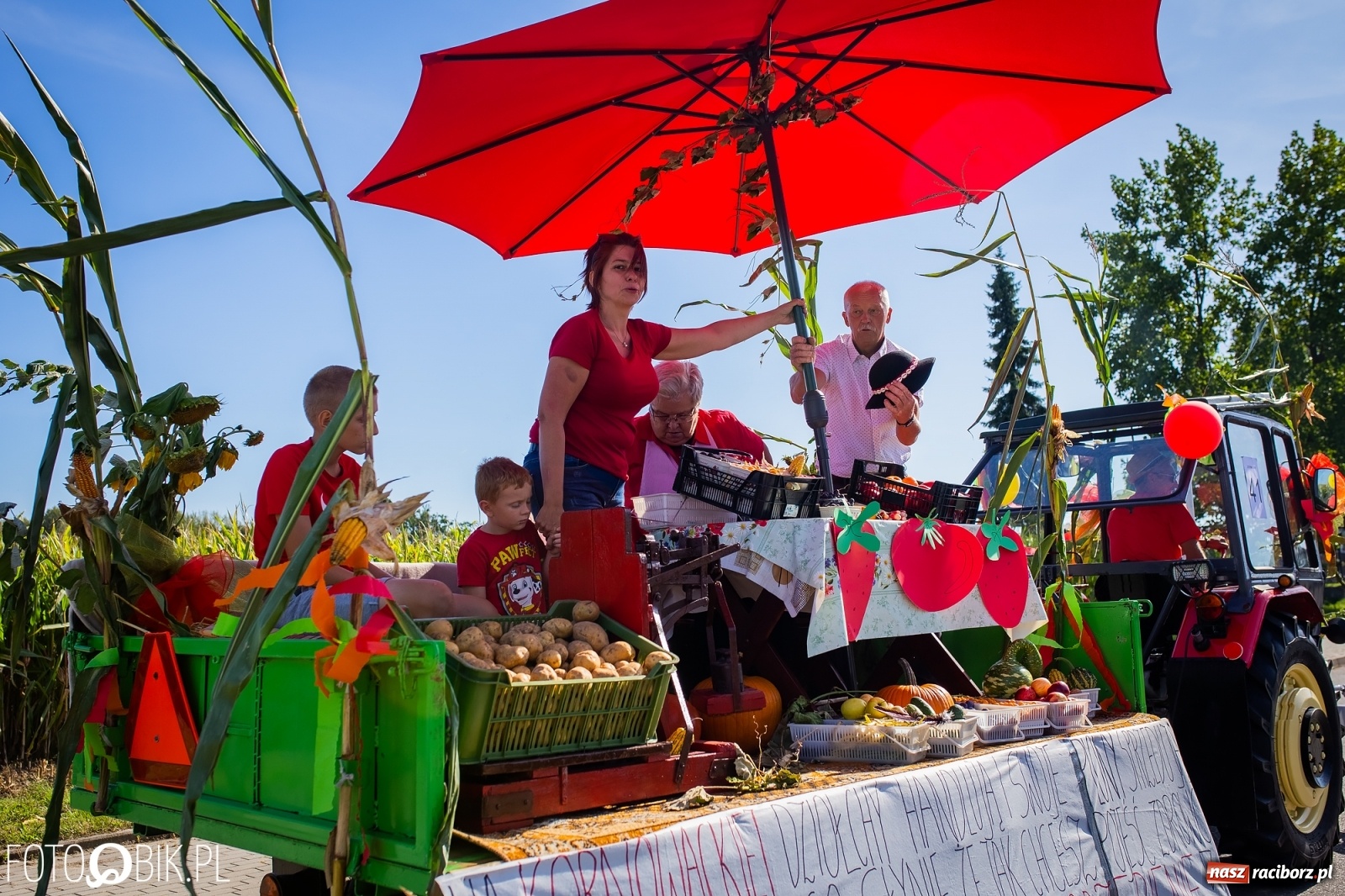 Zdjęcie w galerii na portalu naszraciborz.pl: Korowód jak maraton. Dożynki w Pogrzebieniu [FOTO i WIDEO]  wiadomości z regionu