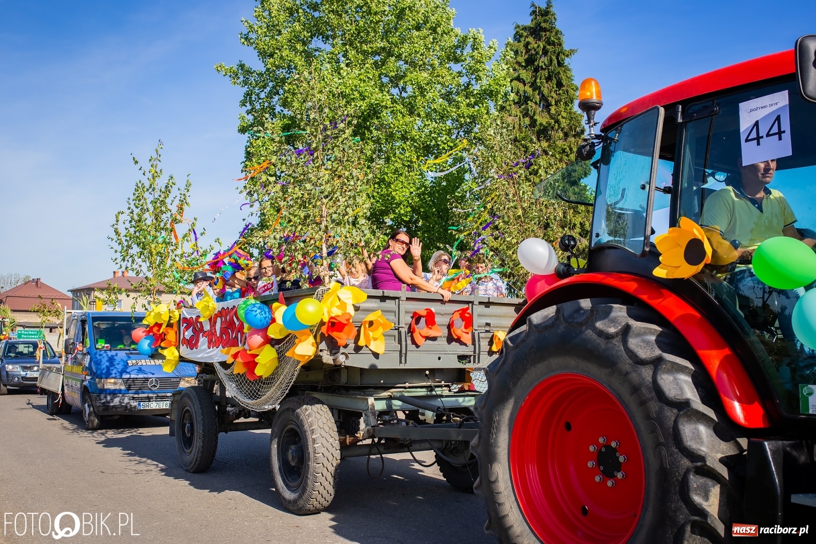 Zdjęcie w galerii na portalu naszraciborz.pl: Korowód jak maraton. Dożynki w Pogrzebieniu [FOTO i WIDEO]  wiadomości z regionu
