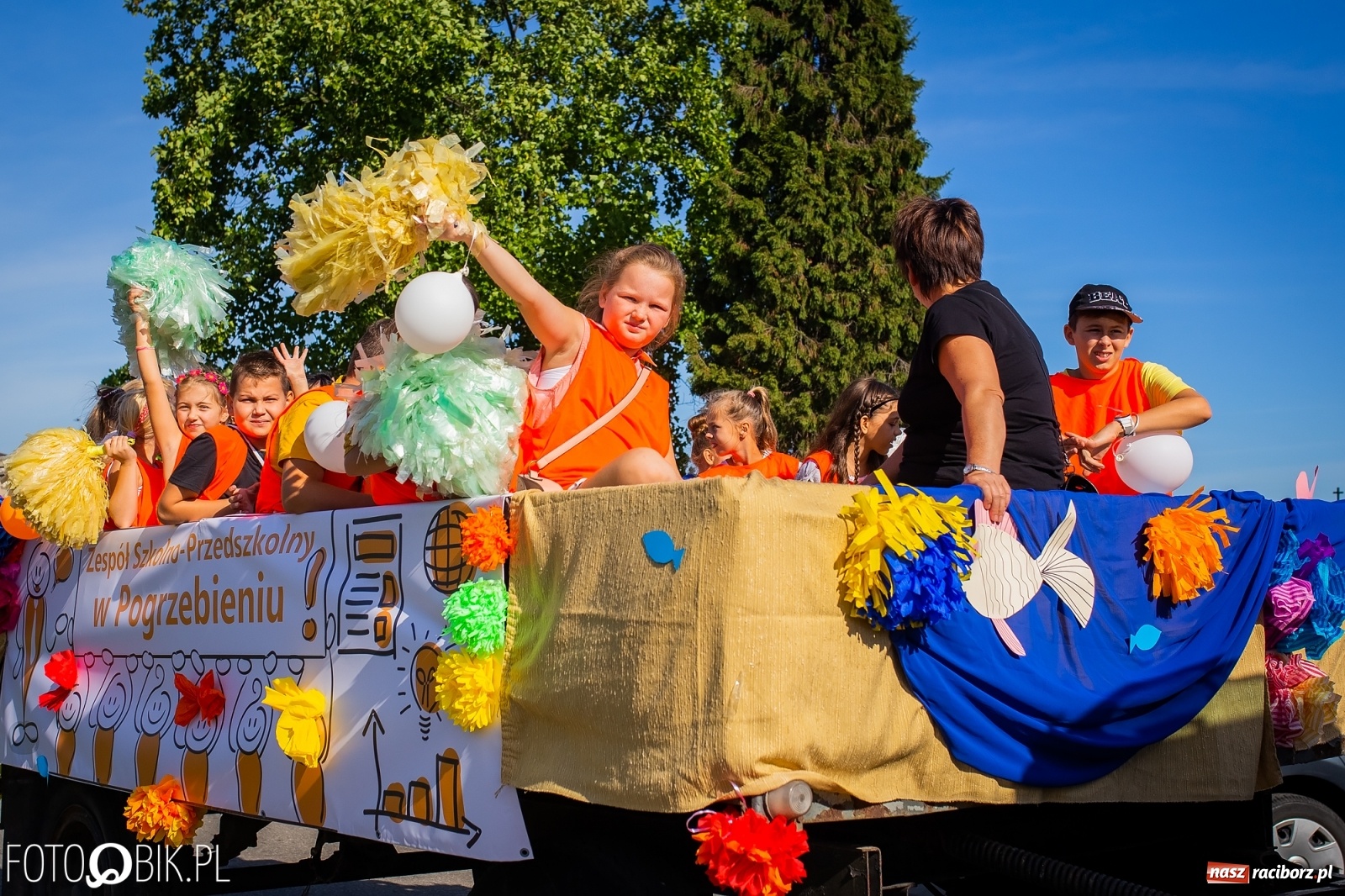 Zdjęcie w galerii na portalu naszraciborz.pl: Korowód jak maraton. Dożynki w Pogrzebieniu [FOTO i WIDEO]  wiadomości z regionu