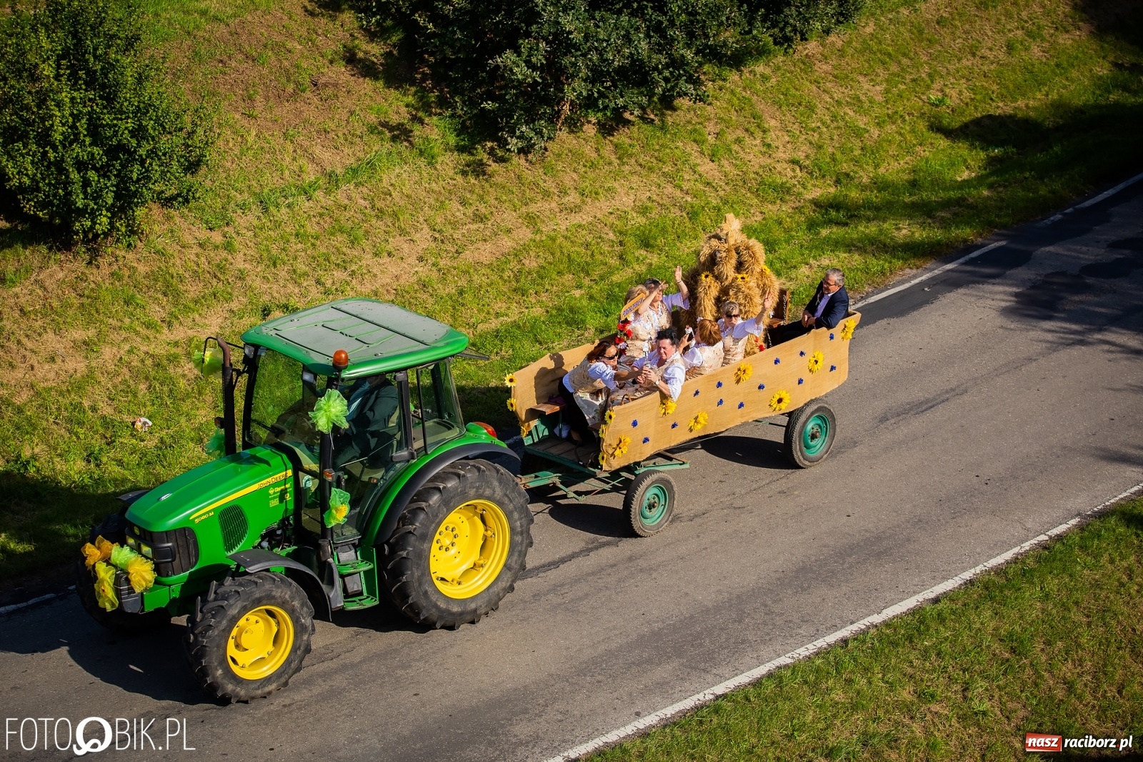Zdjęcie w galerii na portalu naszraciborz.pl: Korowód jak maraton. Dożynki w Pogrzebieniu [FOTO i WIDEO]  wiadomości z regionu