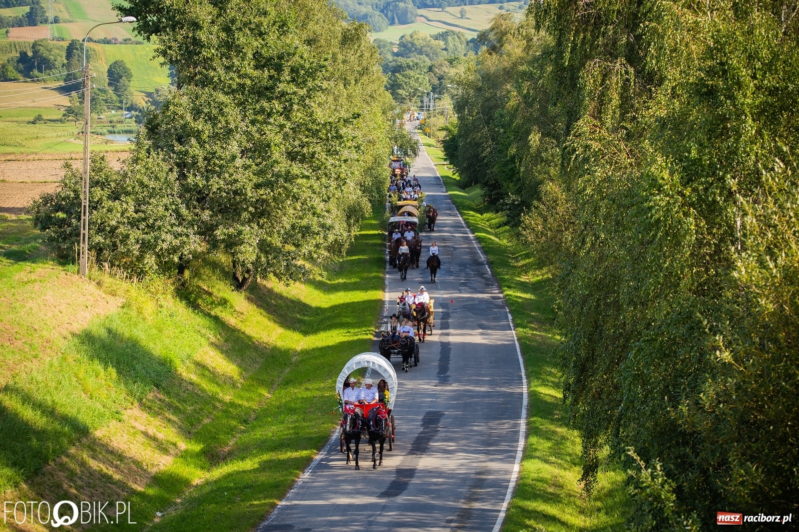 Zdjęcie w galerii na portalu naszraciborz.pl: Korowód jak maraton. Dożynki w Pogrzebieniu [FOTO i WIDEO]  wiadomości z regionu