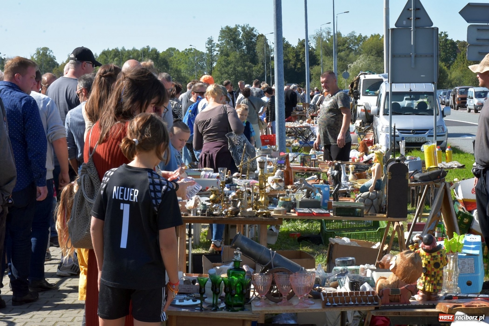 Zdjęcie w galerii na portalu naszraciborz.pl: Tysiące ludzi na jarmarku w Chałupkach [FOTO] wiadomości z regionu