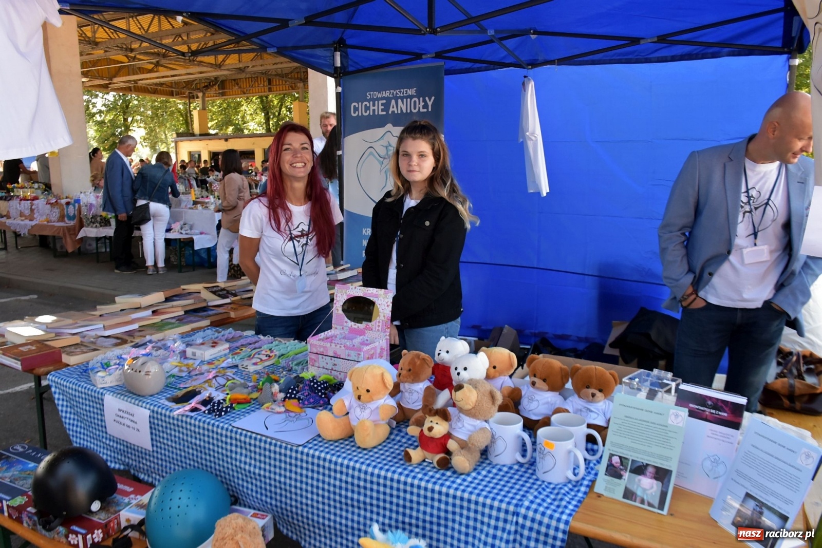 Zdjęcie w galerii na portalu naszraciborz.pl: Tysiące ludzi na jarmarku w Chałupkach [FOTO] wiadomości z regionu