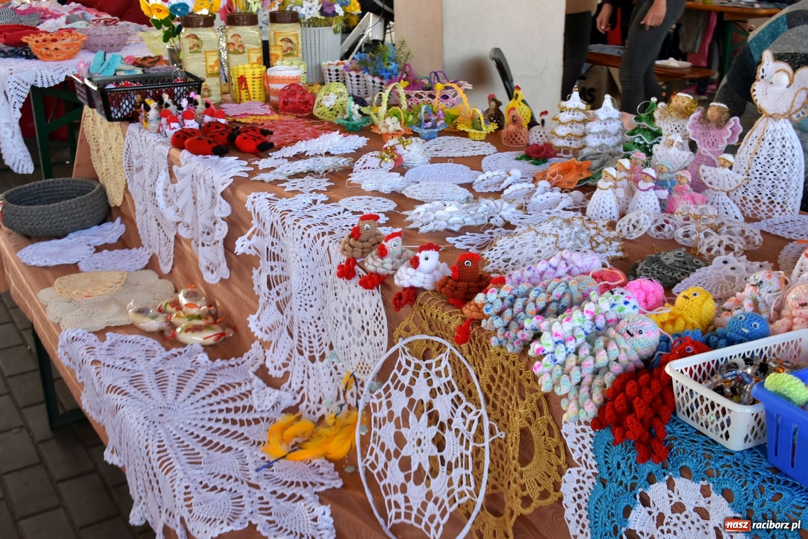 Zdjęcie w galerii na portalu naszraciborz.pl: Tysiące ludzi na jarmarku w Chałupkach [FOTO] wiadomości z regionu