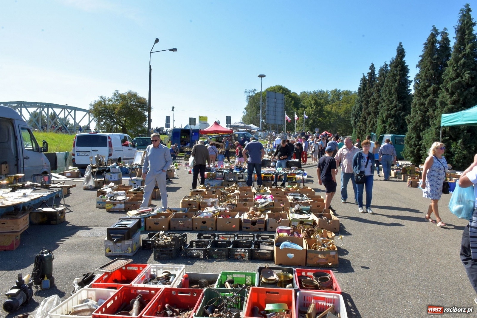 Zdjęcie w galerii na portalu naszraciborz.pl: Tysiące ludzi na jarmarku w Chałupkach [FOTO] wiadomości z regionu