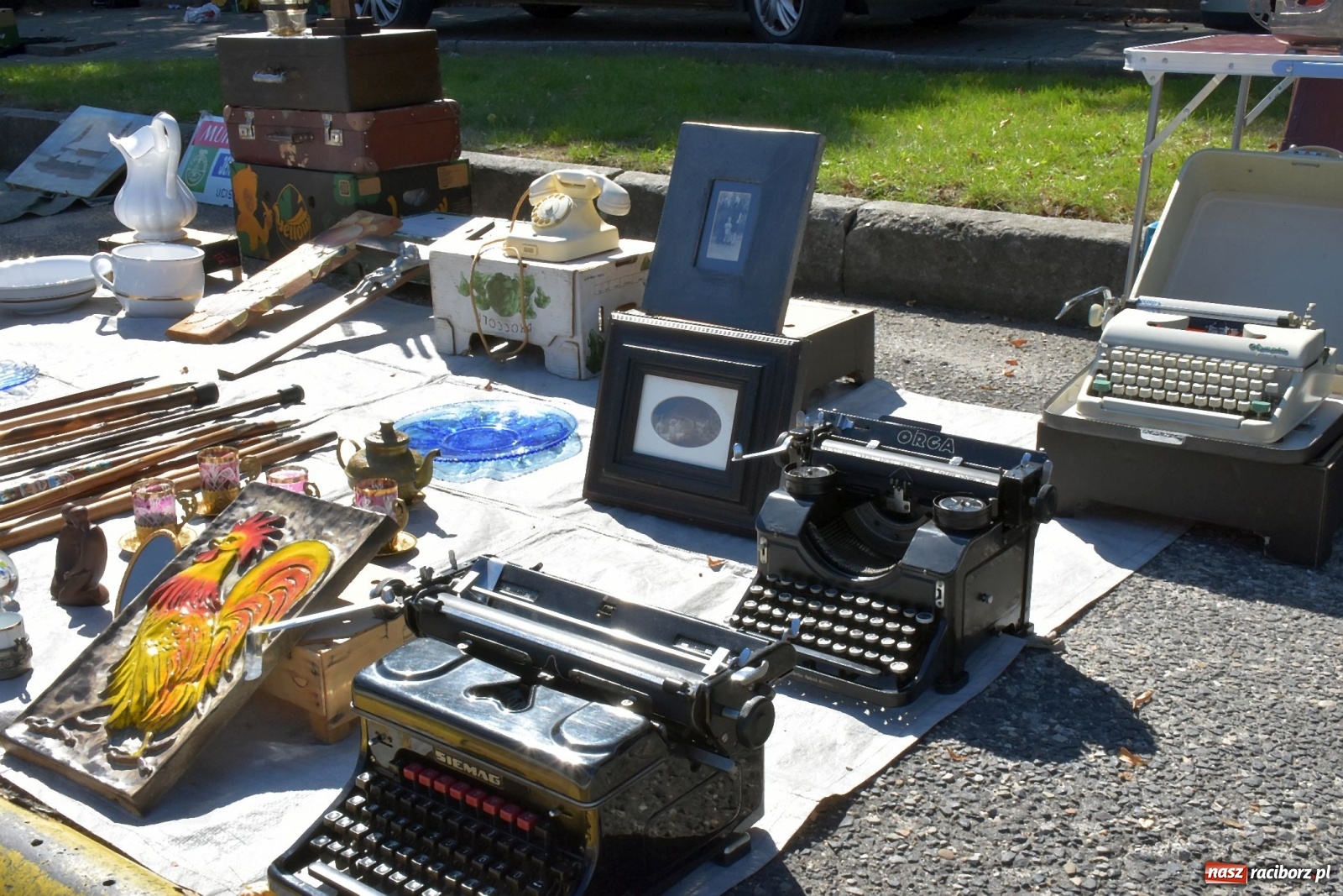 Zdjęcie w galerii na portalu naszraciborz.pl: Tysiące ludzi na jarmarku w Chałupkach [FOTO] wiadomości z regionu