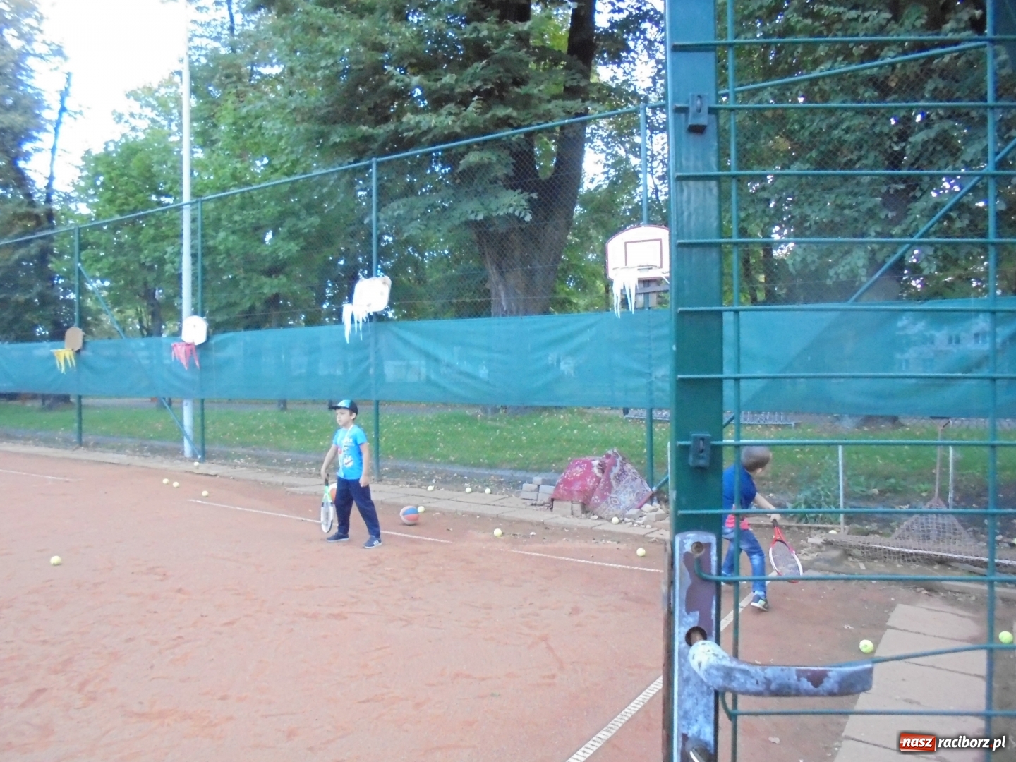 Zdjęcie w galerii na portalu naszraciborz.pl: Tenisowe zmagania o Puchar Starosty na korcie Rafako wiadomości z regionu
