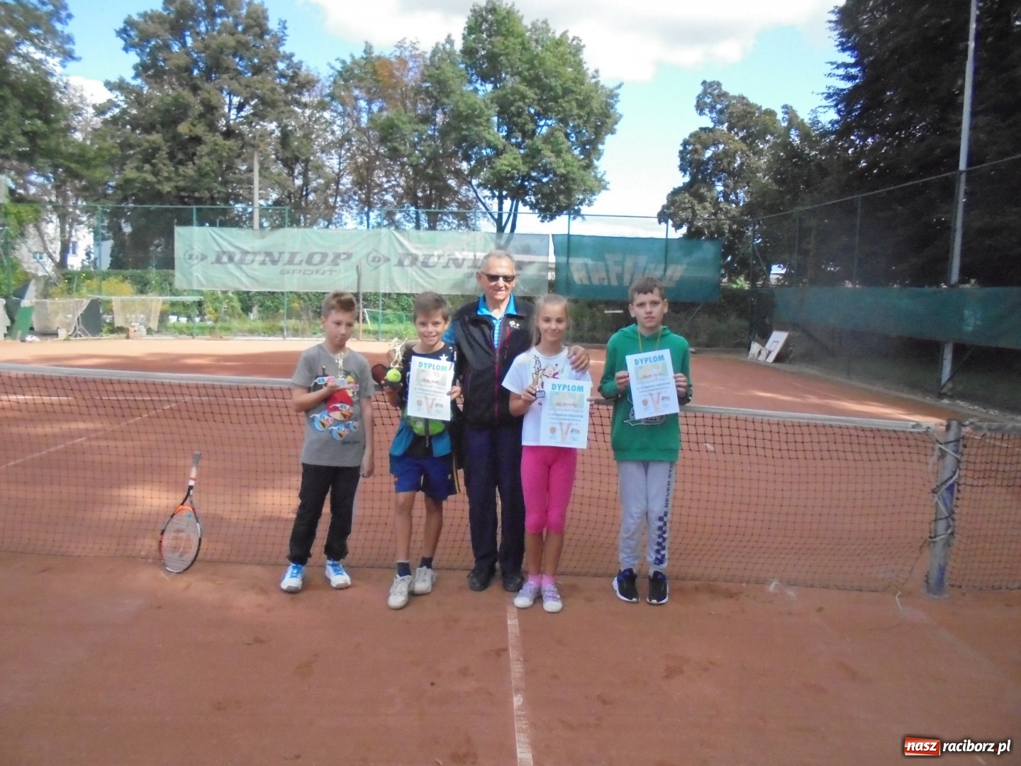 Zdjęcie w galerii na portalu naszraciborz.pl: Tenisowe zmagania o Puchar Starosty na korcie Rafako wiadomości z regionu