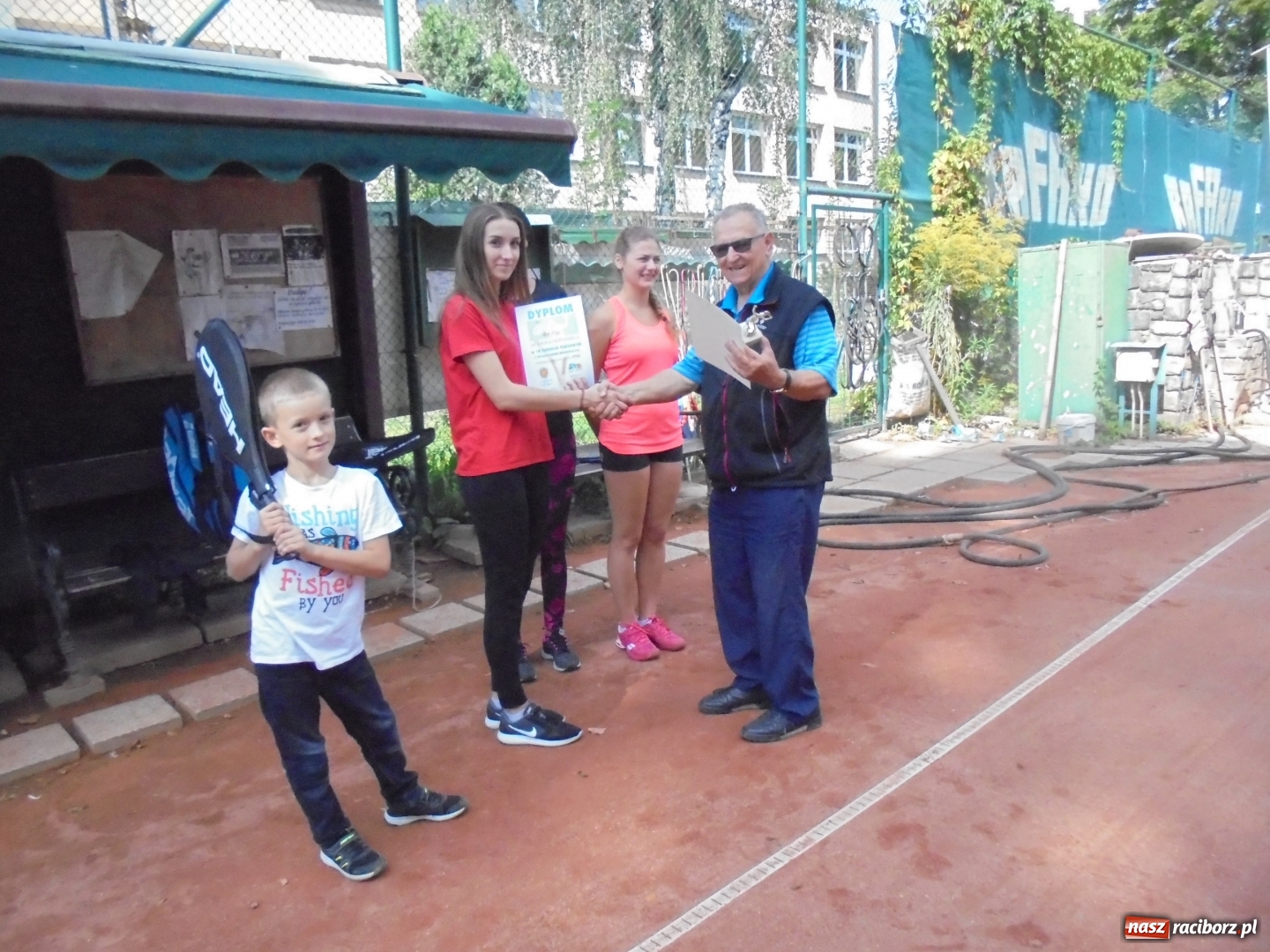 Zdjęcie w galerii na portalu naszraciborz.pl: Tenisowe zmagania o Puchar Starosty na korcie Rafako wiadomości z regionu