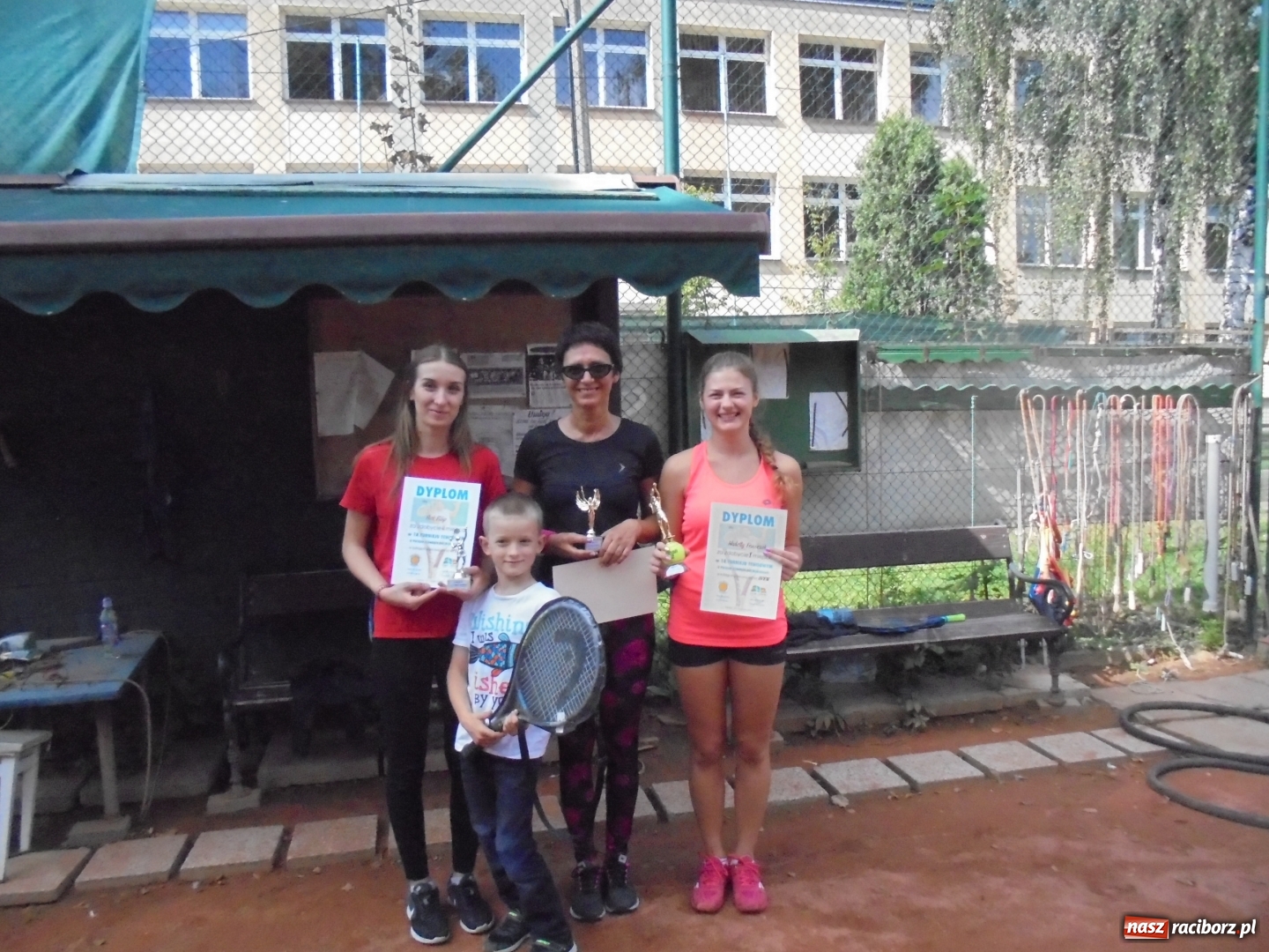 Zdjęcie w galerii na portalu naszraciborz.pl: Tenisowe zmagania o Puchar Starosty na korcie Rafako wiadomości z regionu