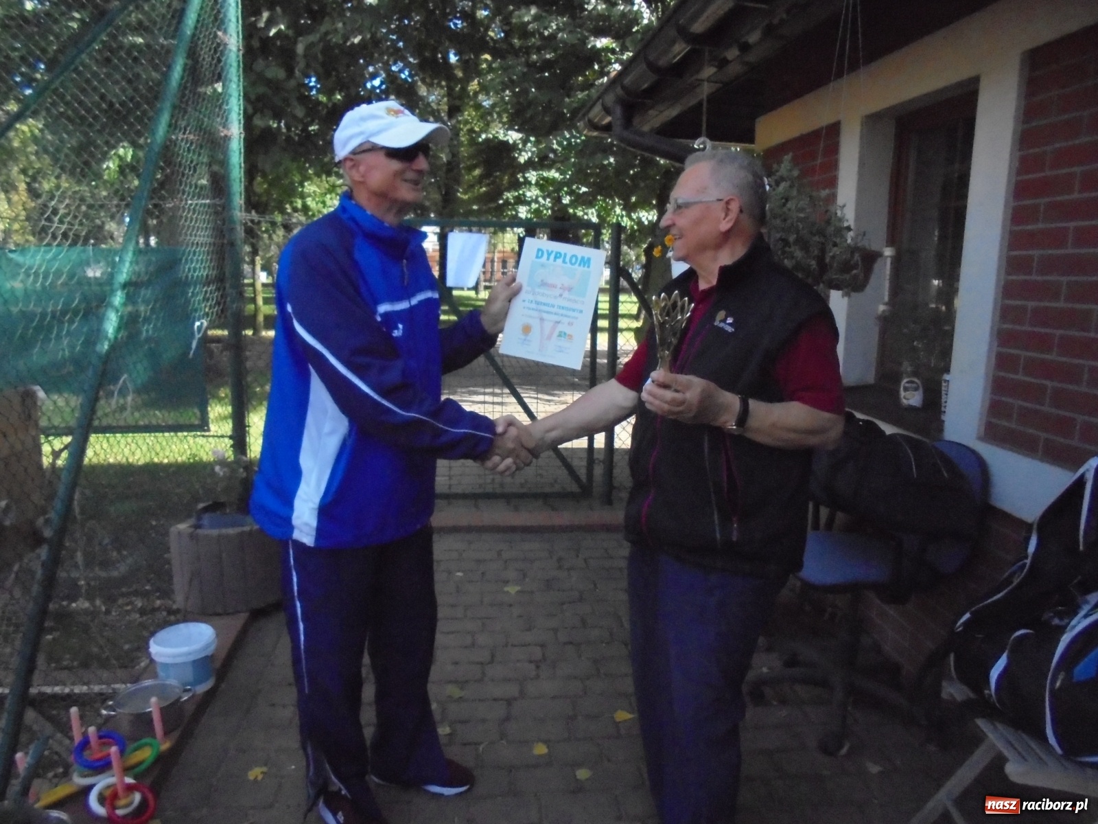 Zdjęcie w galerii na portalu naszraciborz.pl: Tenisowe zmagania o Puchar Starosty na korcie Rafako wiadomości z regionu