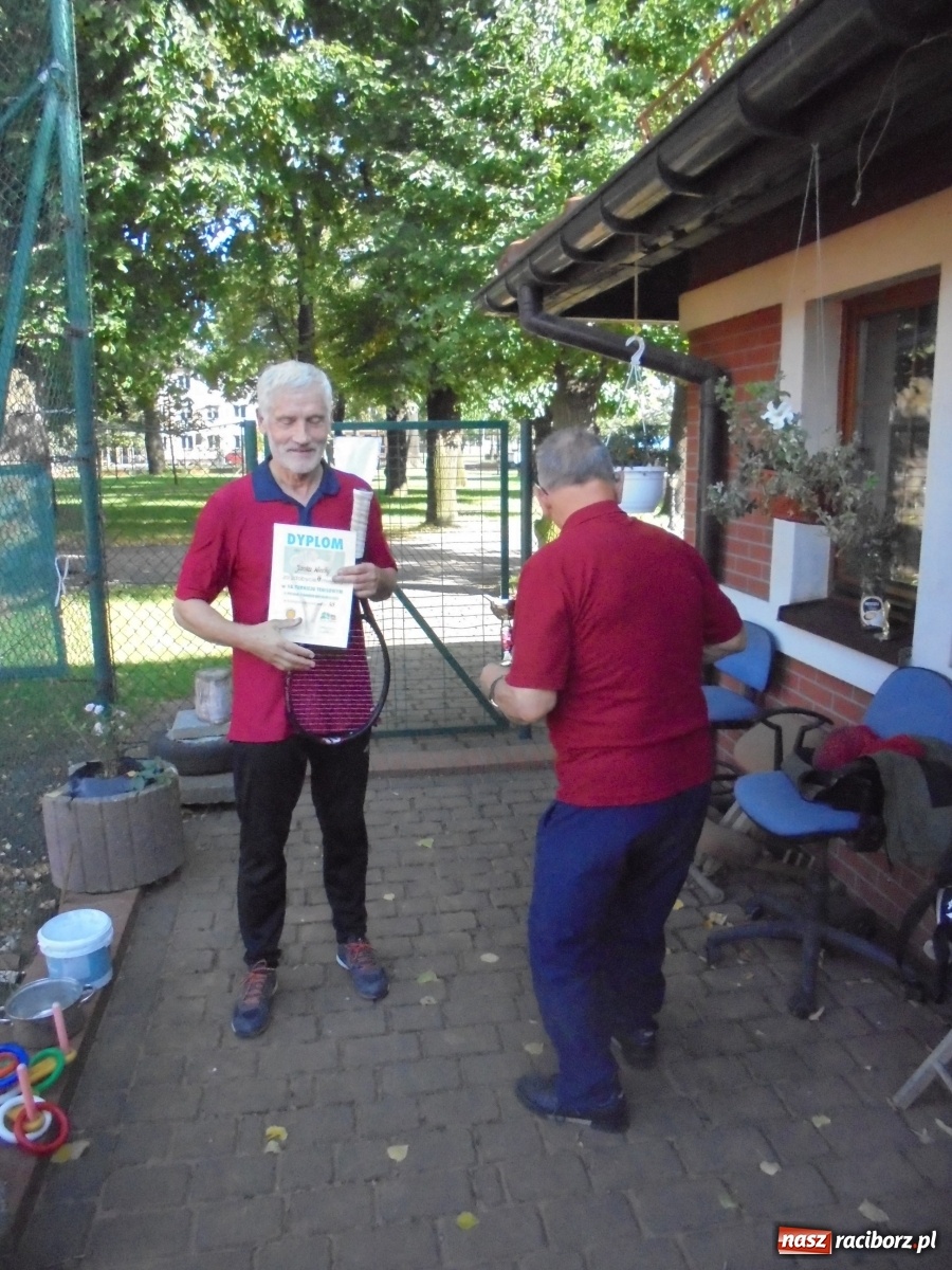 Zdjęcie w galerii na portalu naszraciborz.pl: Tenisowe zmagania o Puchar Starosty na korcie Rafako wiadomości z regionu